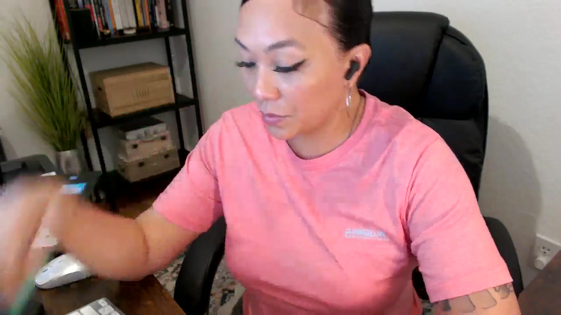 Gallery image thumbnail from MickaylaMoon's myfreecams stream on, 08/06/2024, 20:20 image 12 of 20