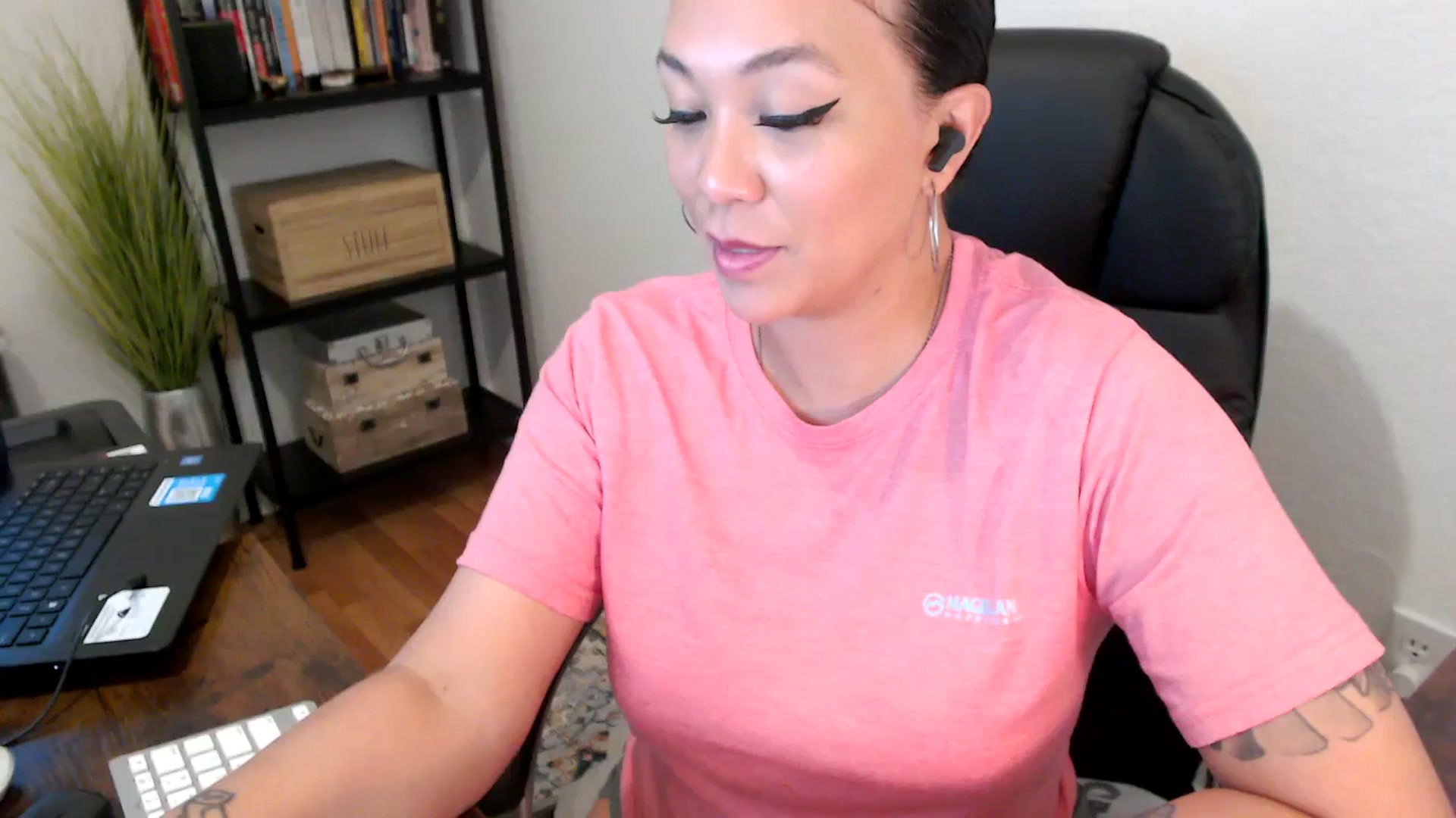 Gallery image thumbnail from MickaylaMoon's myfreecams stream on, 08/06/2024, 21:03 image 2 of 20