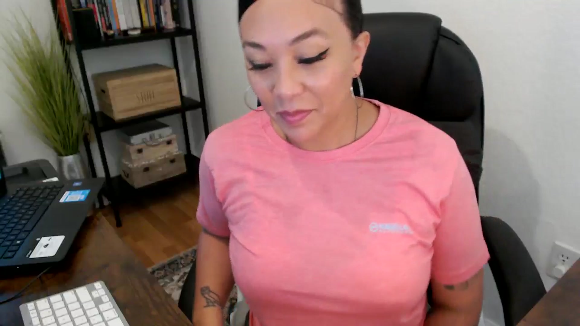 Gallery image thumbnail from MickaylaMoon's myfreecams stream on, 08/06/2024, 21:03 image 19 of 20