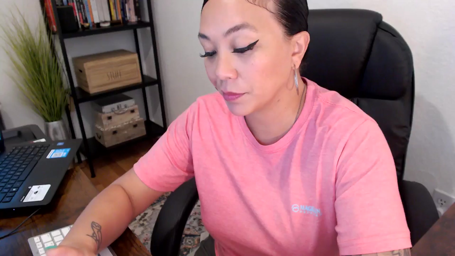 Gallery image thumbnail from MickaylaMoon's myfreecams stream on, 08/06/2024, 21:53 image 1 of 20