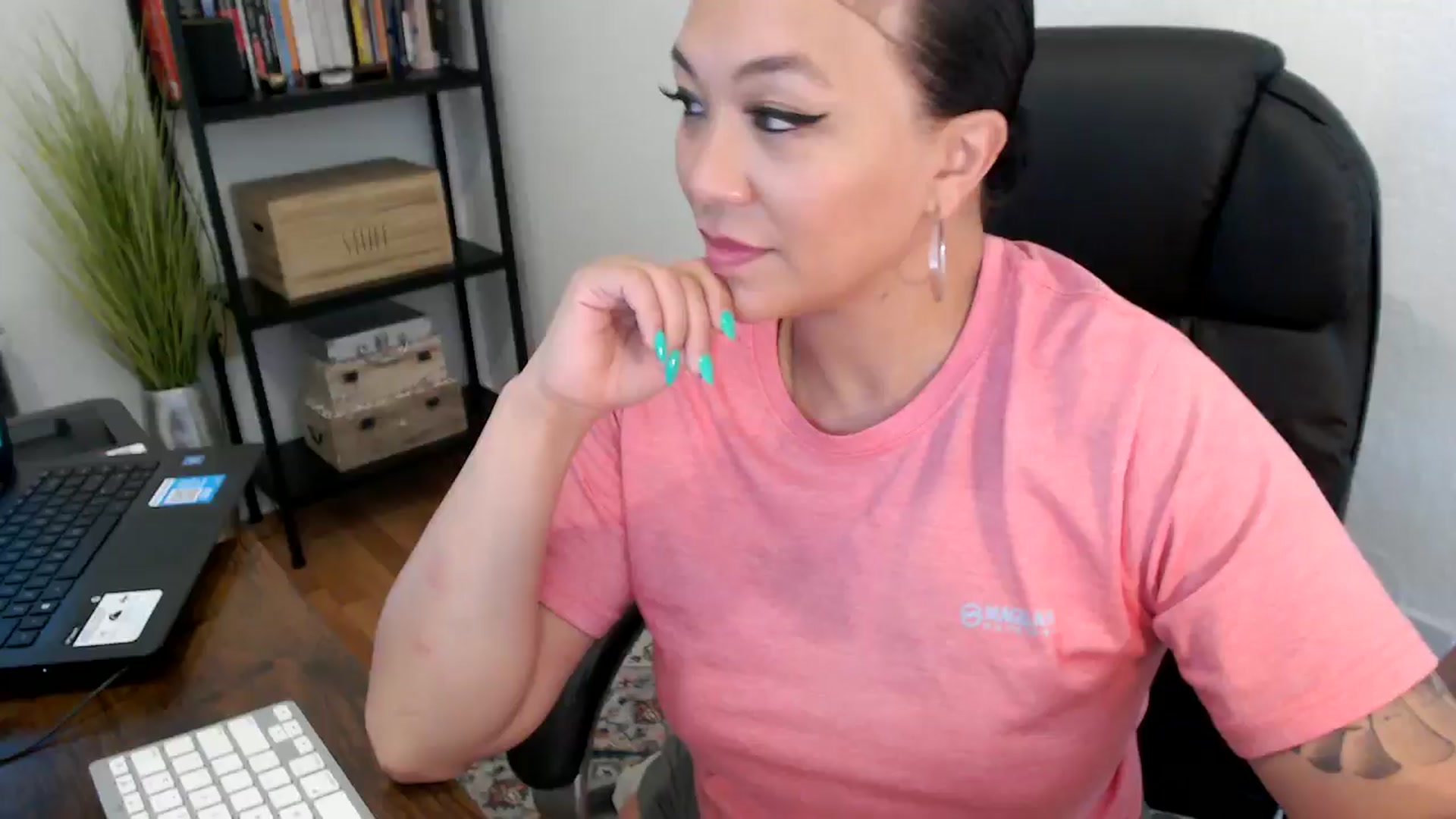 Gallery image thumbnail from MickaylaMoon's myfreecams stream on, 08/06/2024, 21:53 image 15 of 20