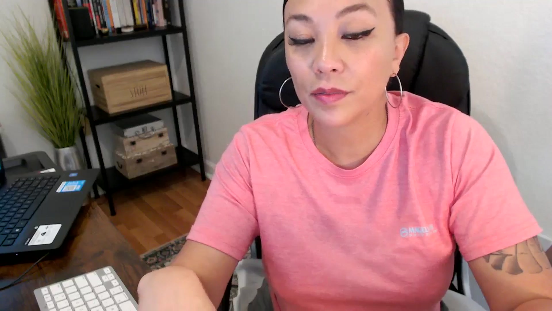 Gallery image thumbnail from MickaylaMoon's myfreecams stream on, 08/06/2024, 21:53 image 17 of 20