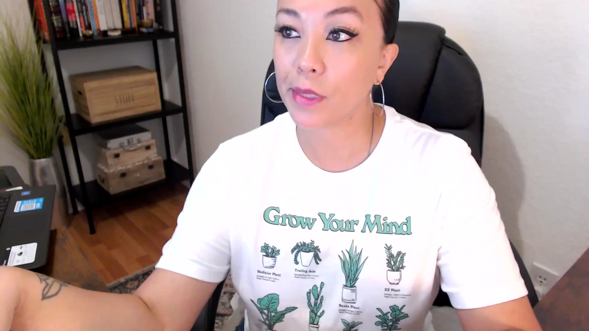 Gallery image thumbnail from MickaylaMoon's myfreecams stream on, 08/07/2024, 14:56 image 17 of 20