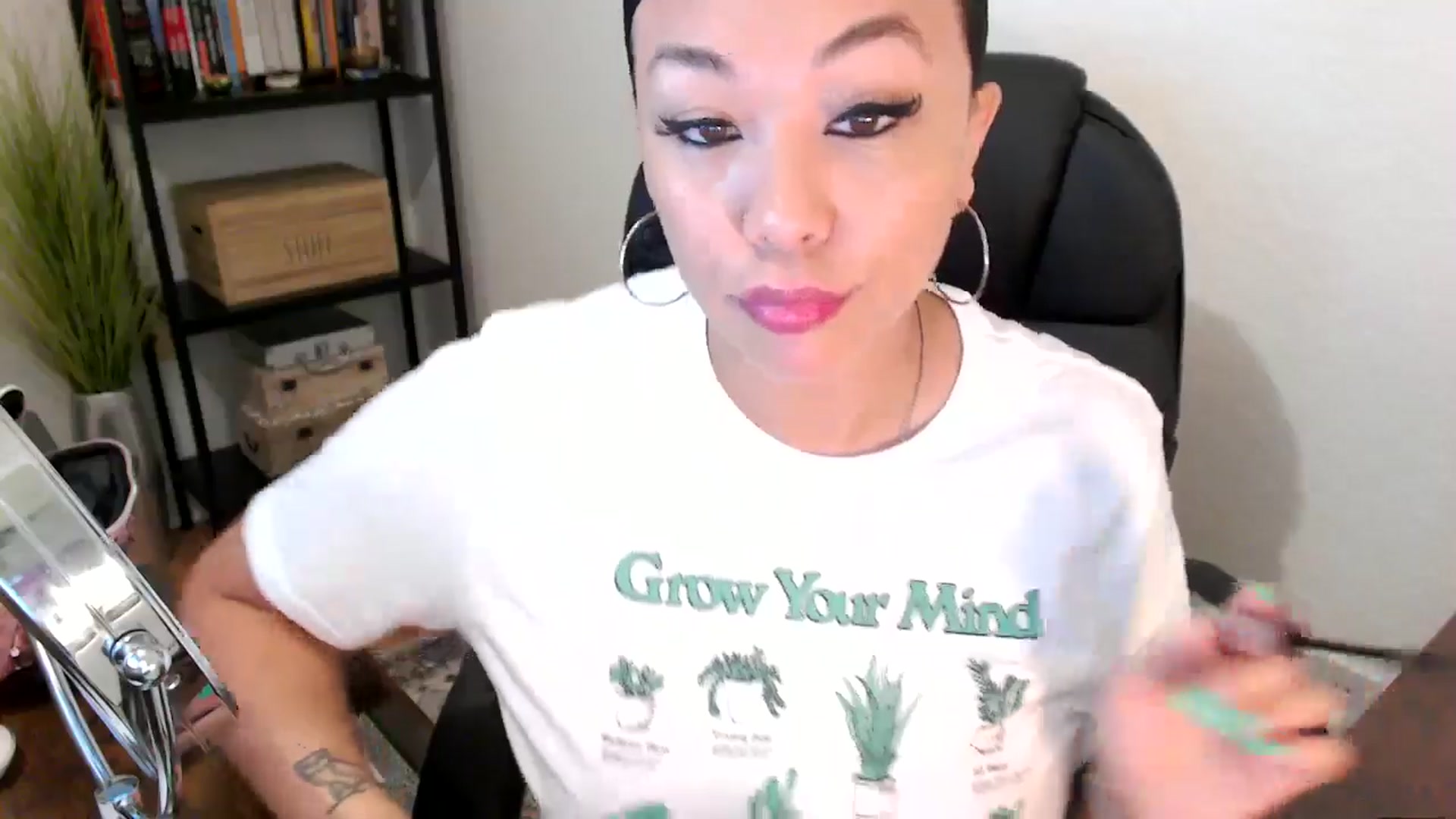 Gallery image thumbnail from MickaylaMoon's myfreecams stream on, 08/07/2024, 14:56 image 10 of 20