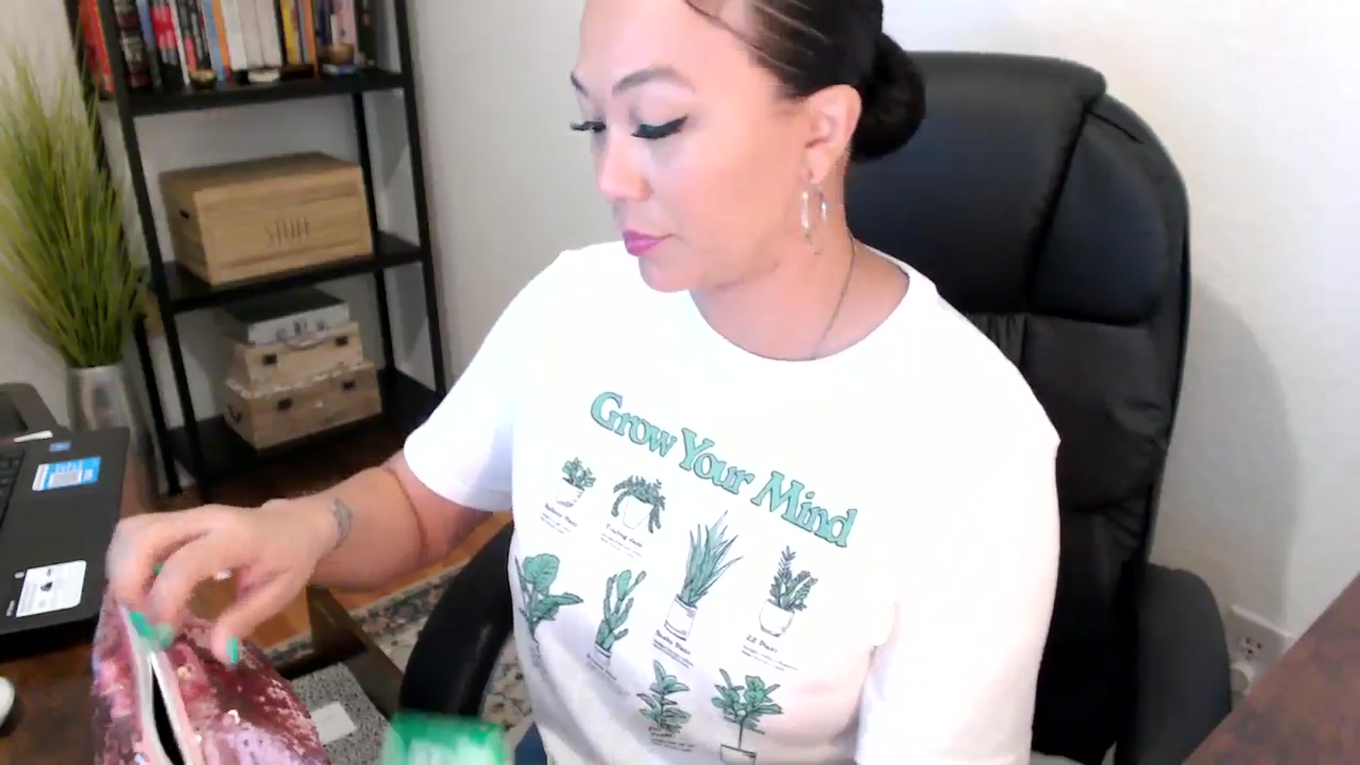 Gallery image thumbnail from MickaylaMoon's myfreecams stream on, 08/07/2024, 14:56 image 13 of 20