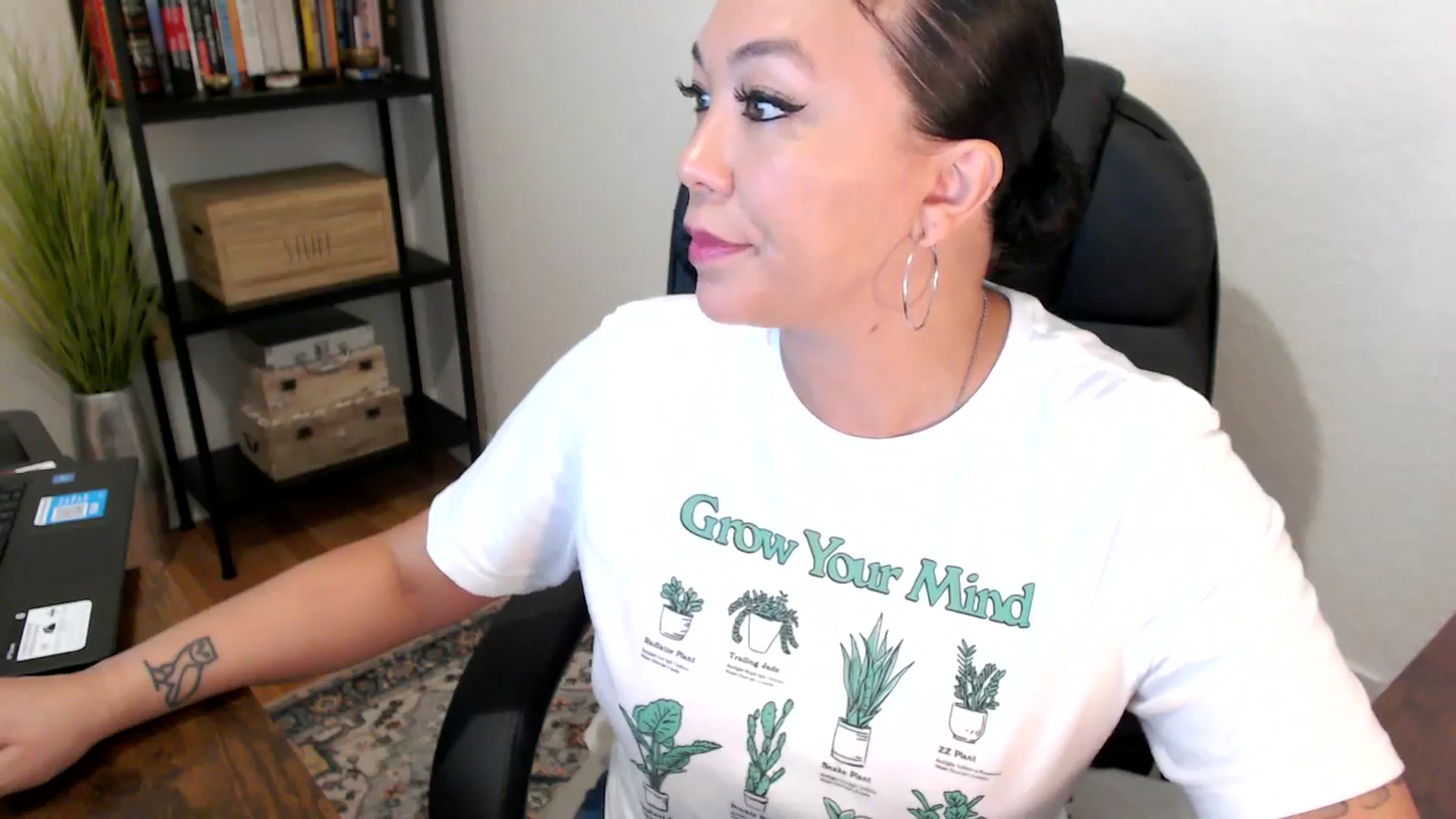 Gallery image thumbnail from MickaylaMoon's myfreecams stream on, 08/07/2024, 14:56 image 19 of 20