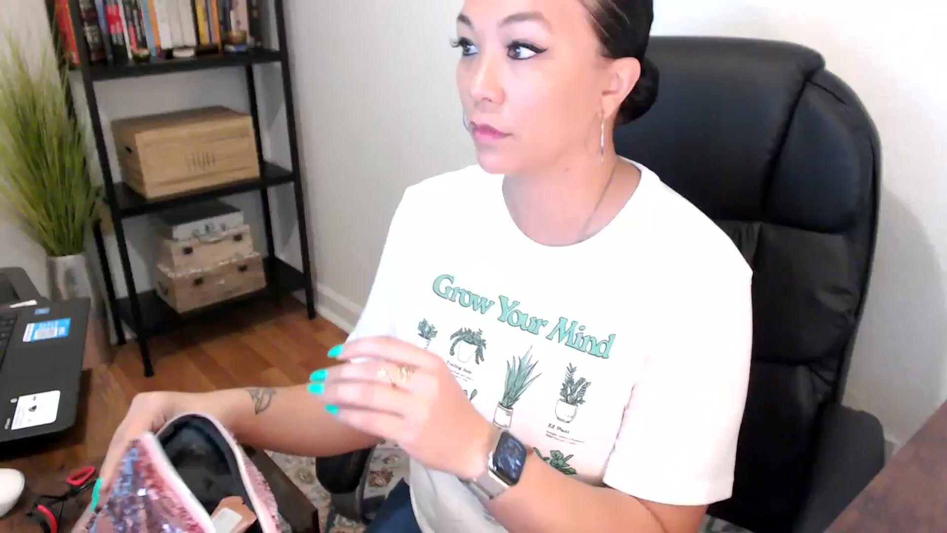 Gallery image thumbnail from MickaylaMoon's myfreecams stream on, 08/07/2024, 14:56 image 1 of 20