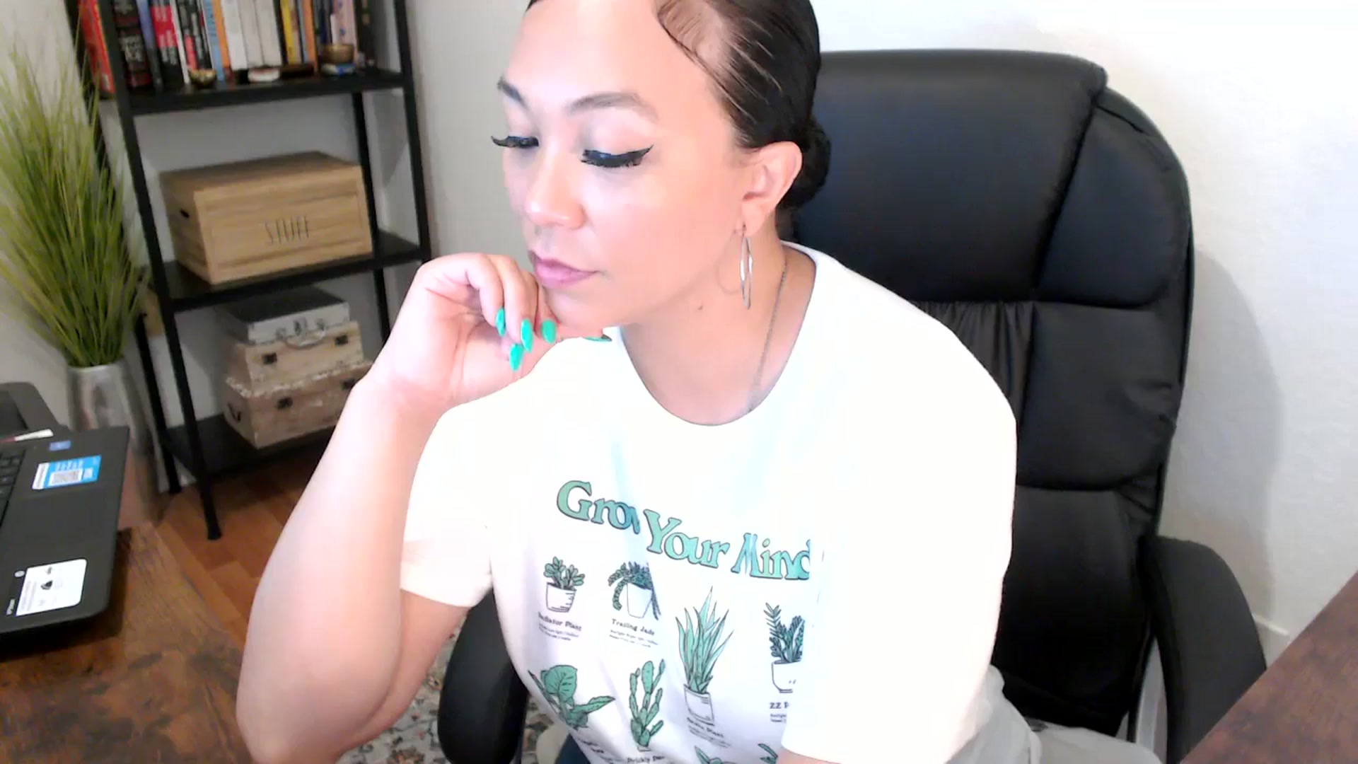 Gallery image thumbnail from MickaylaMoon's myfreecams stream on, 08/07/2024, 16:42 image 3 of 20