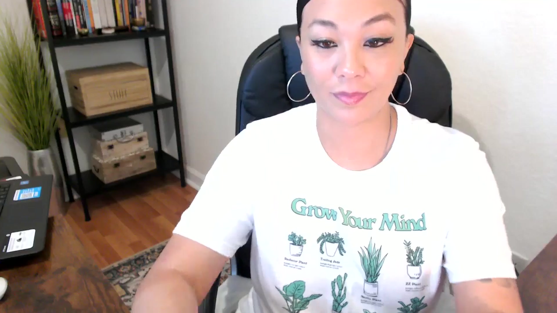 Gallery image thumbnail from MickaylaMoon's myfreecams stream on, 08/07/2024, 16:42 image 11 of 20