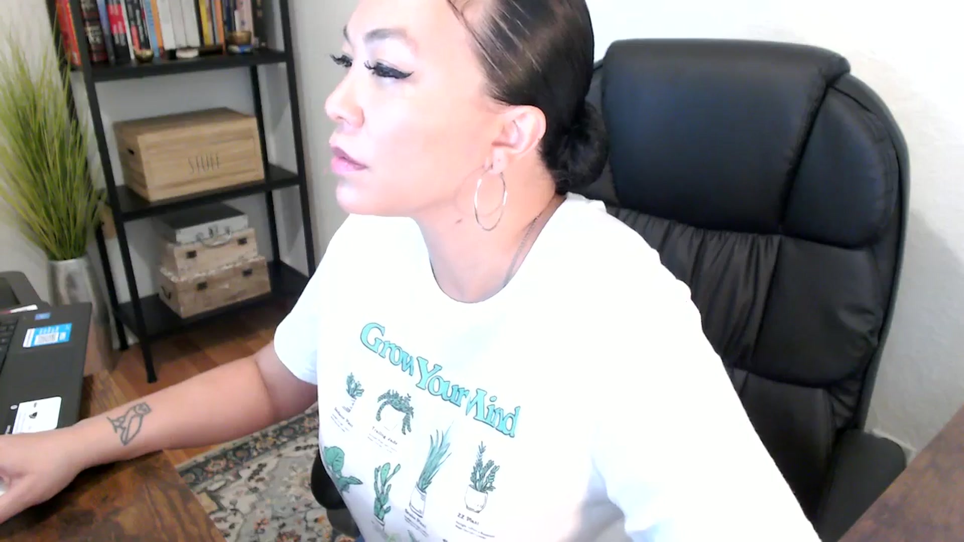 Gallery image thumbnail from MickaylaMoon's myfreecams stream on, 08/07/2024, 16:42 image 9 of 20