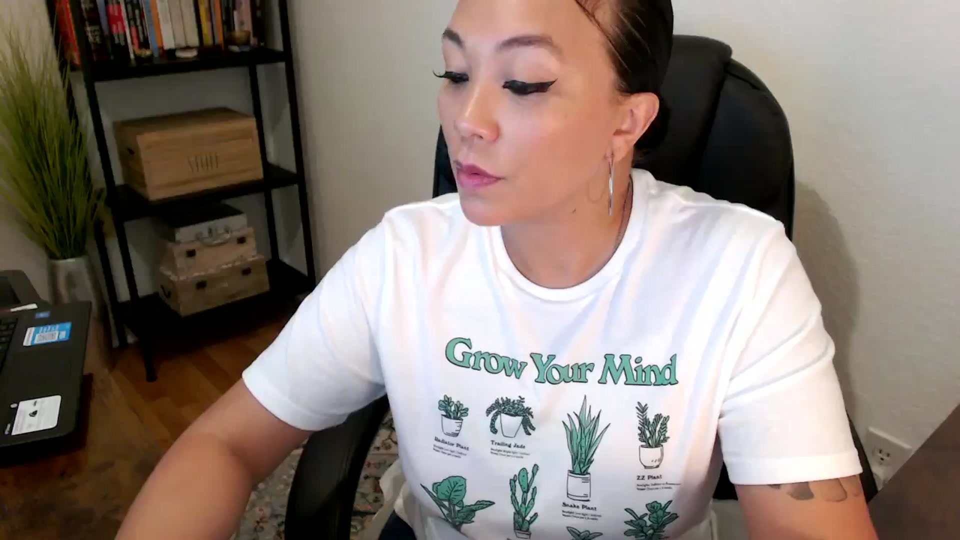 Gallery image thumbnail from MickaylaMoon's myfreecams stream on, 08/07/2024, 16:42 image 1 of 20
