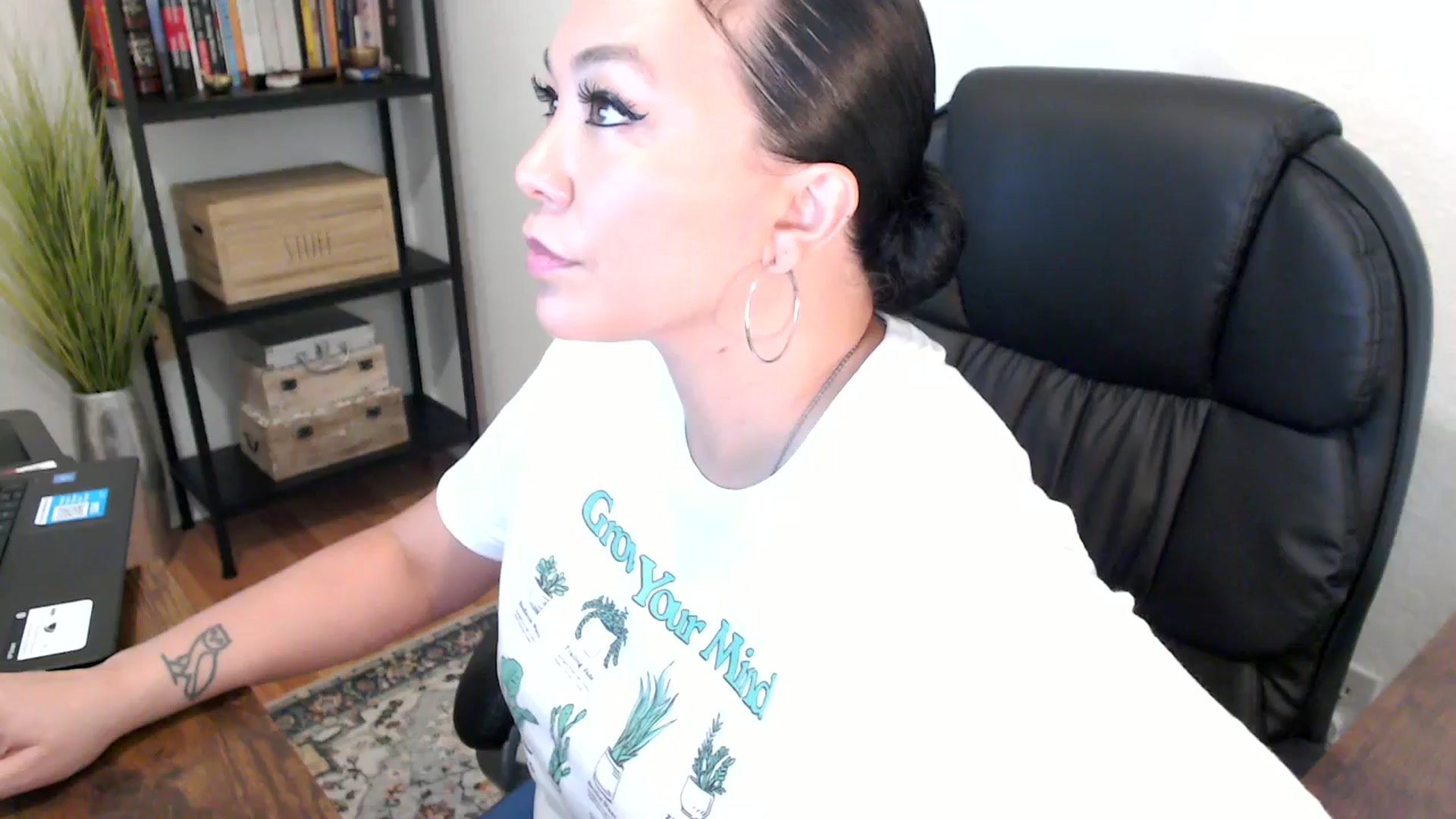 Gallery image thumbnail from MickaylaMoon's myfreecams stream on, 08/07/2024, 16:42 image 10 of 20