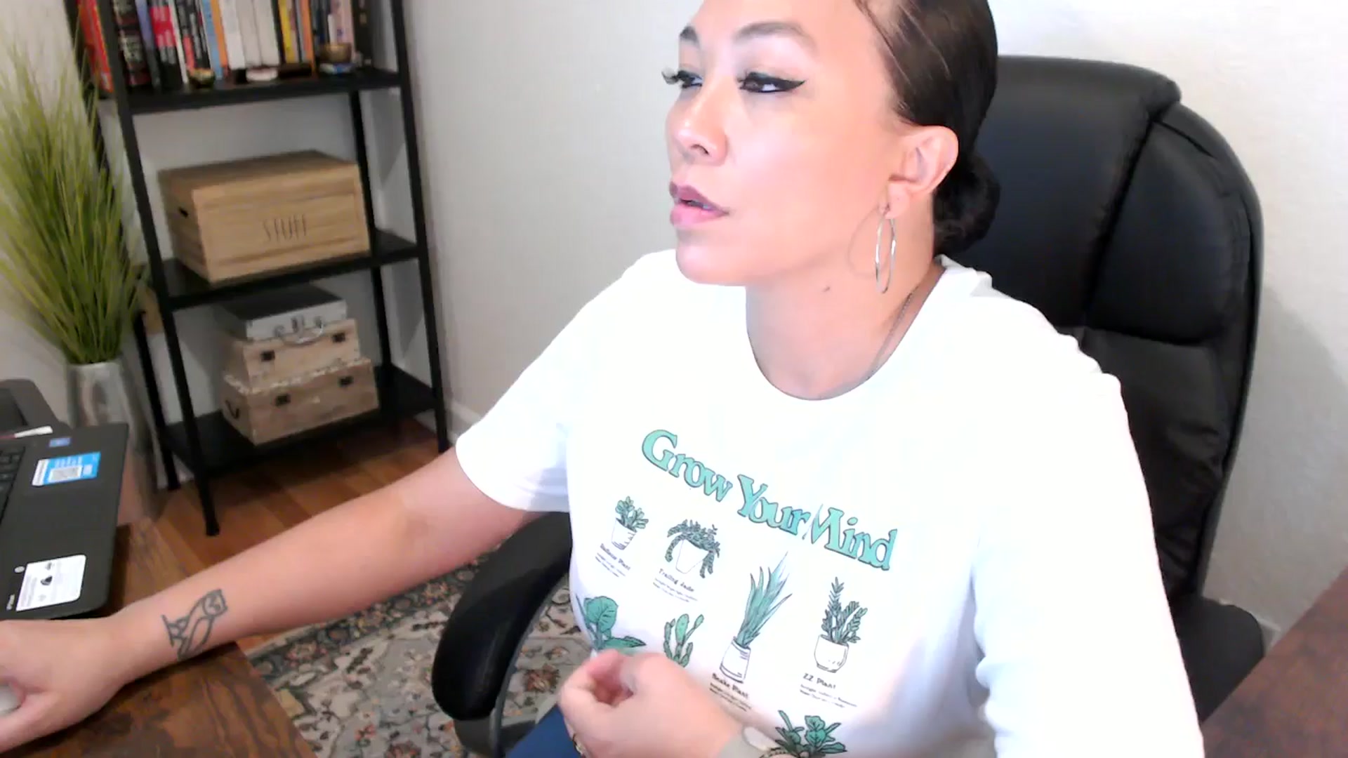 Gallery image thumbnail from MickaylaMoon's myfreecams stream on, 08/07/2024, 16:42 image 8 of 20