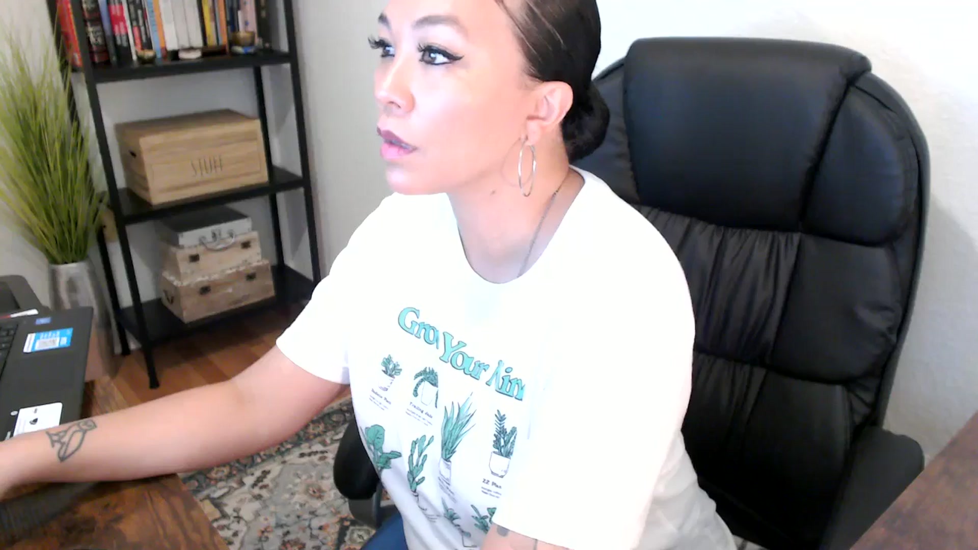 Gallery image thumbnail from MickaylaMoon's myfreecams stream on, 08/07/2024, 16:42 image 5 of 20