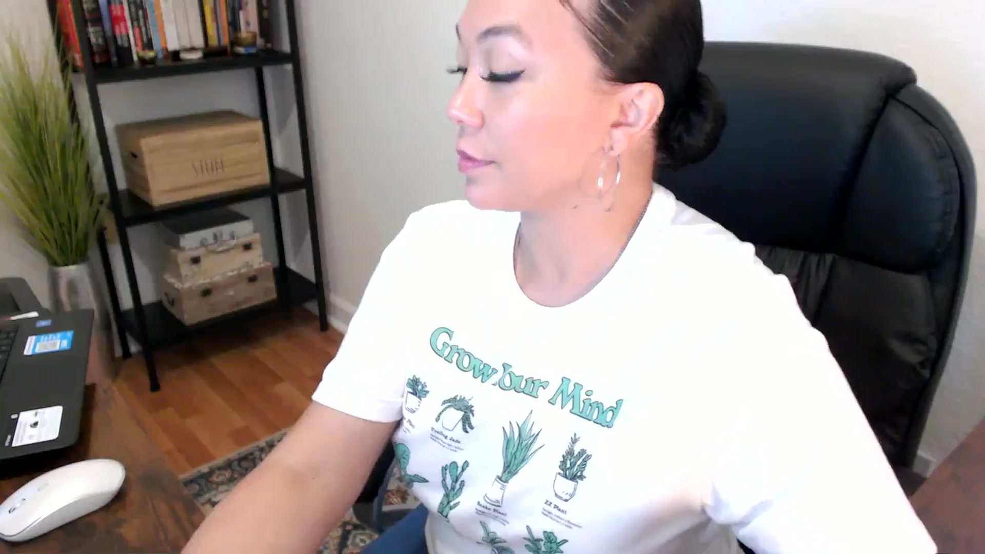Gallery image thumbnail from MickaylaMoon's myfreecams stream on, 08/07/2024, 17:08 image 5 of 20