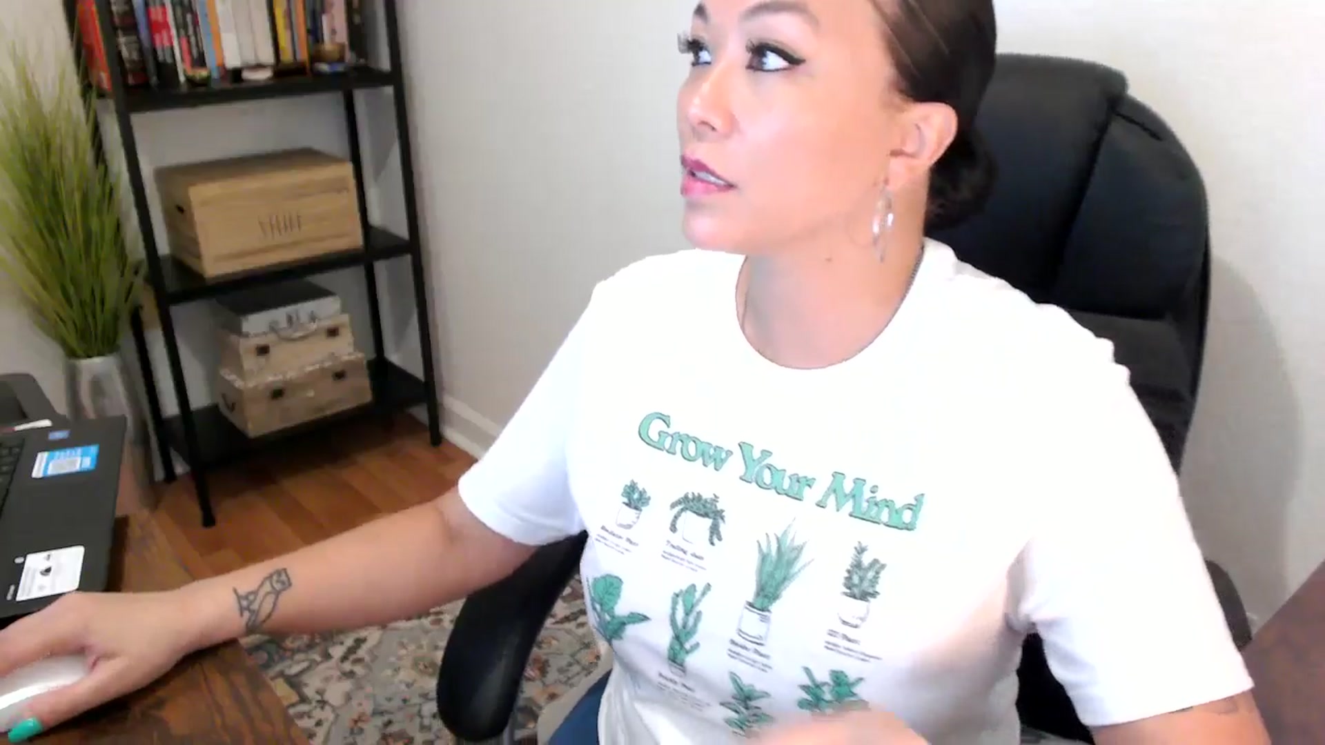 Gallery image thumbnail from MickaylaMoon's myfreecams stream on, 08/07/2024, 17:08 image 20 of 20