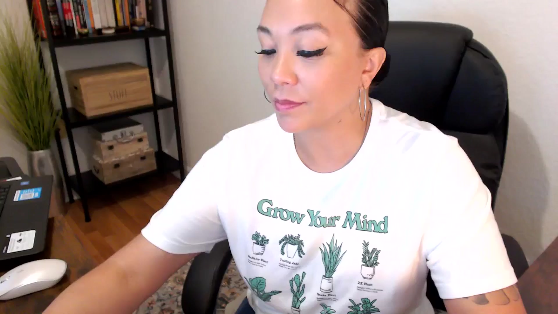 Gallery image thumbnail from MickaylaMoon's myfreecams stream on, 08/07/2024, 17:08 image 1 of 20