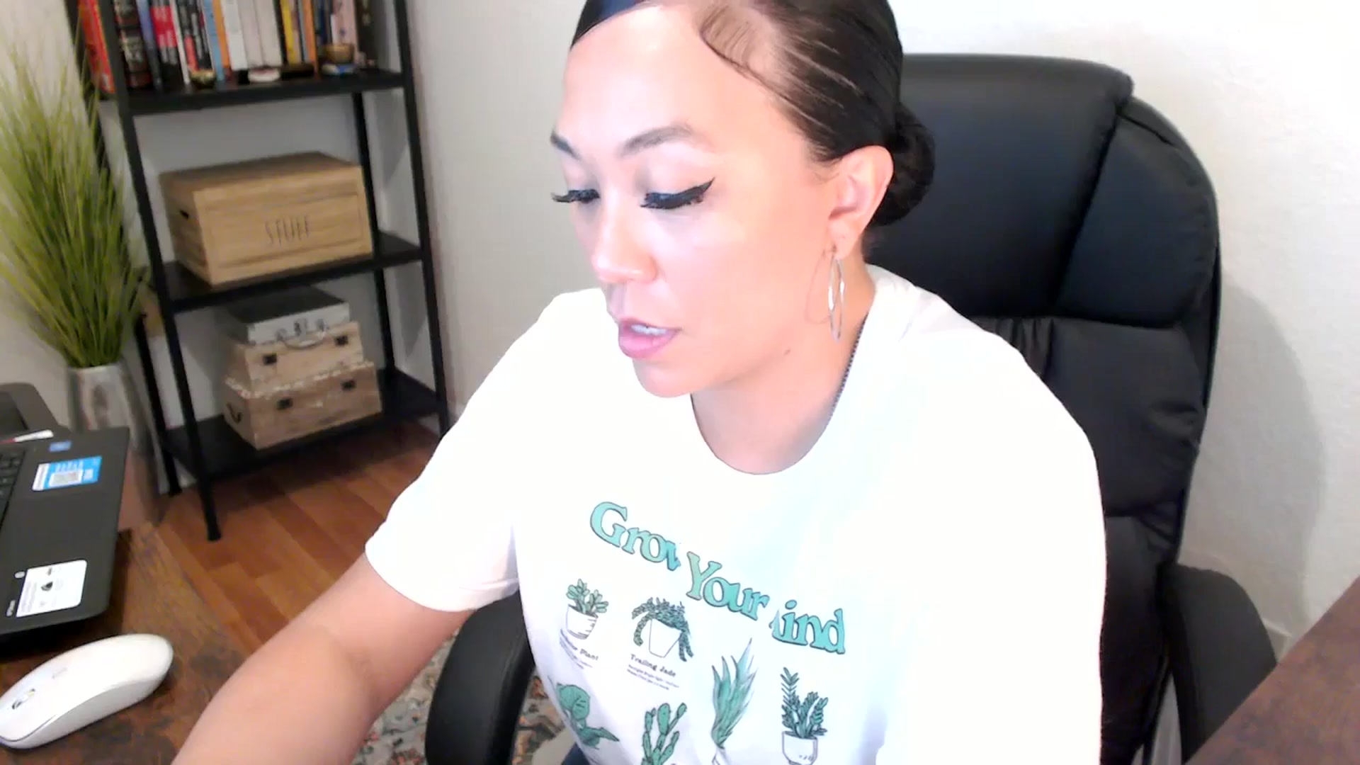 Gallery image thumbnail from MickaylaMoon's myfreecams stream on, 08/07/2024, 17:08 image 8 of 20