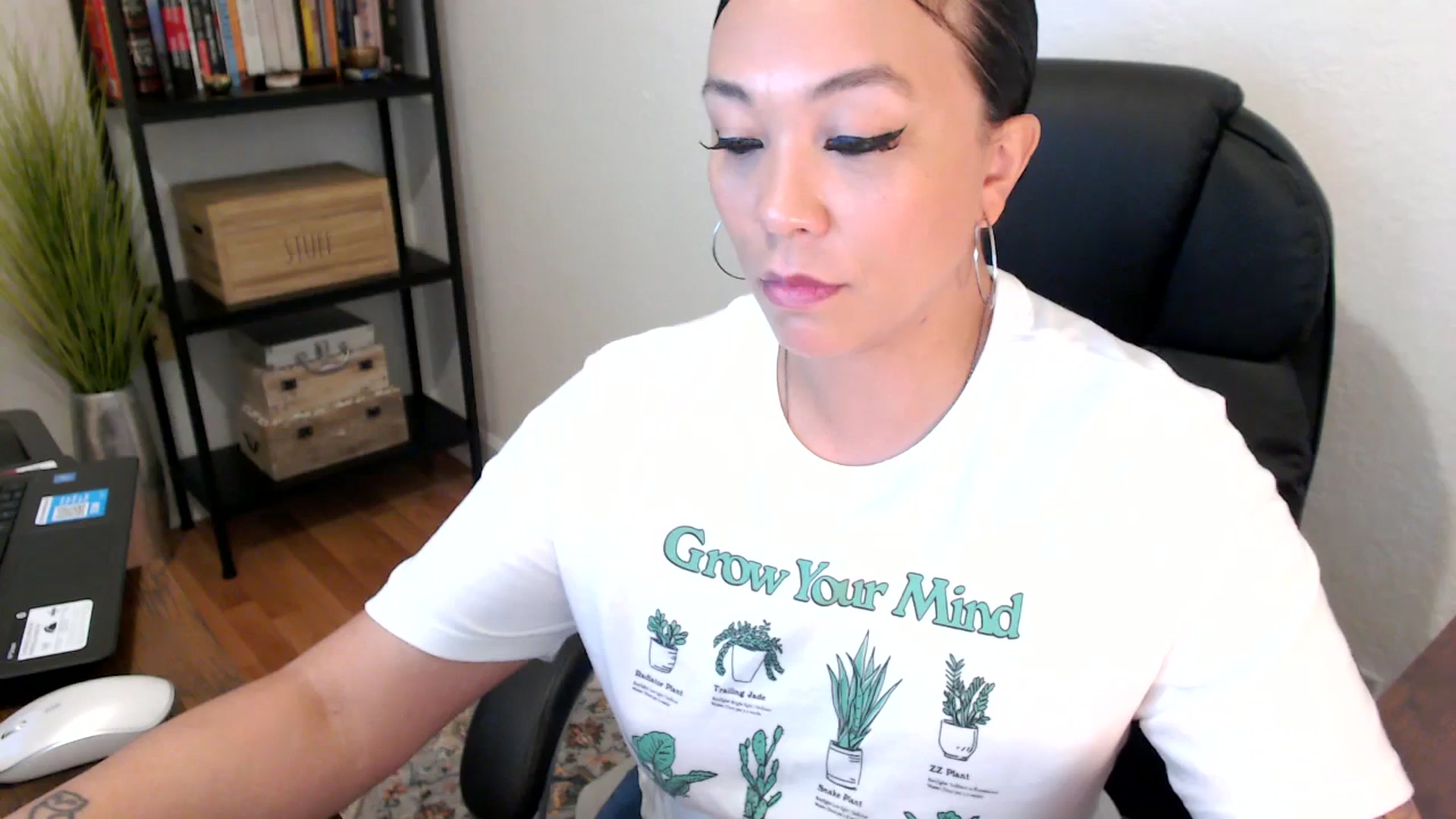 Gallery image thumbnail from MickaylaMoon's myfreecams stream on, 08/07/2024, 17:08 image 3 of 20