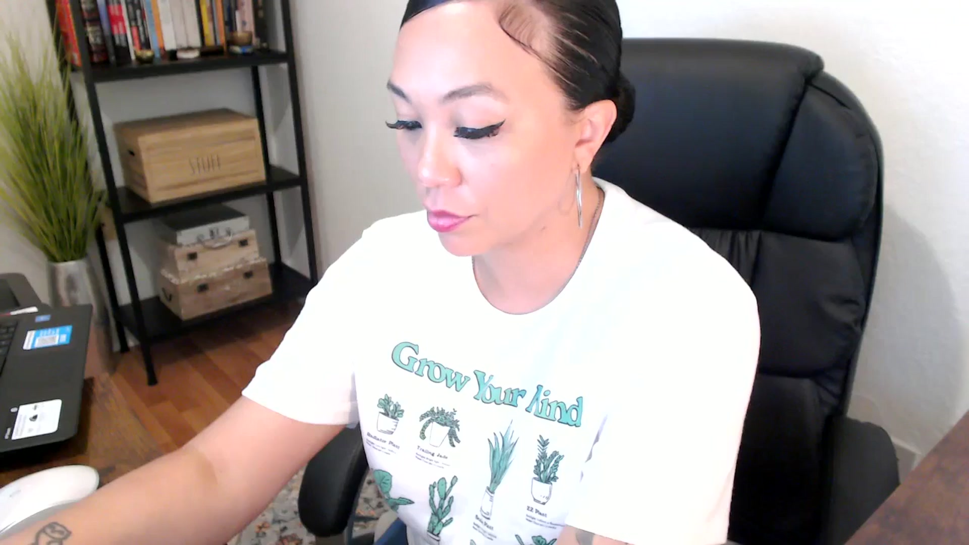 Gallery image thumbnail from MickaylaMoon's myfreecams stream on, 08/07/2024, 17:08 image 16 of 20