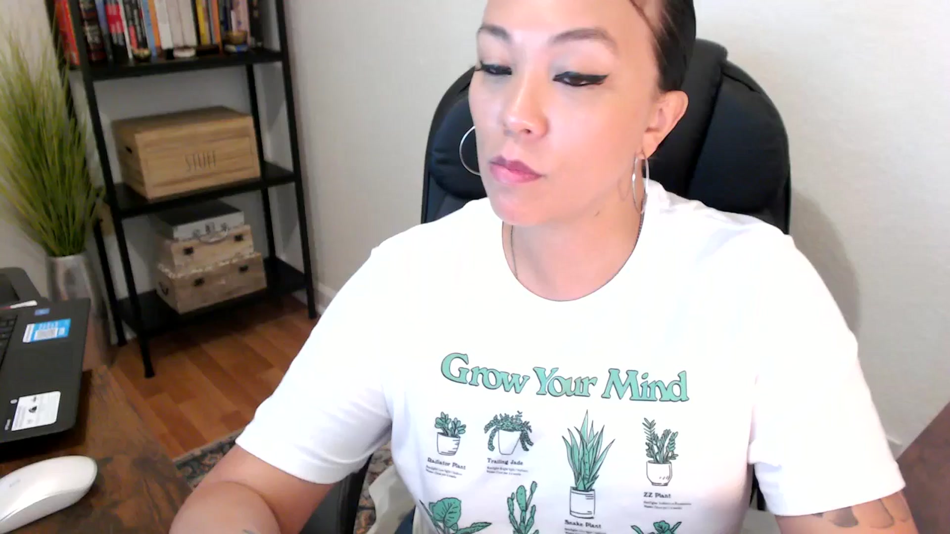 Gallery image thumbnail from MickaylaMoon's myfreecams stream on, 08/07/2024, 17:08 image 11 of 20