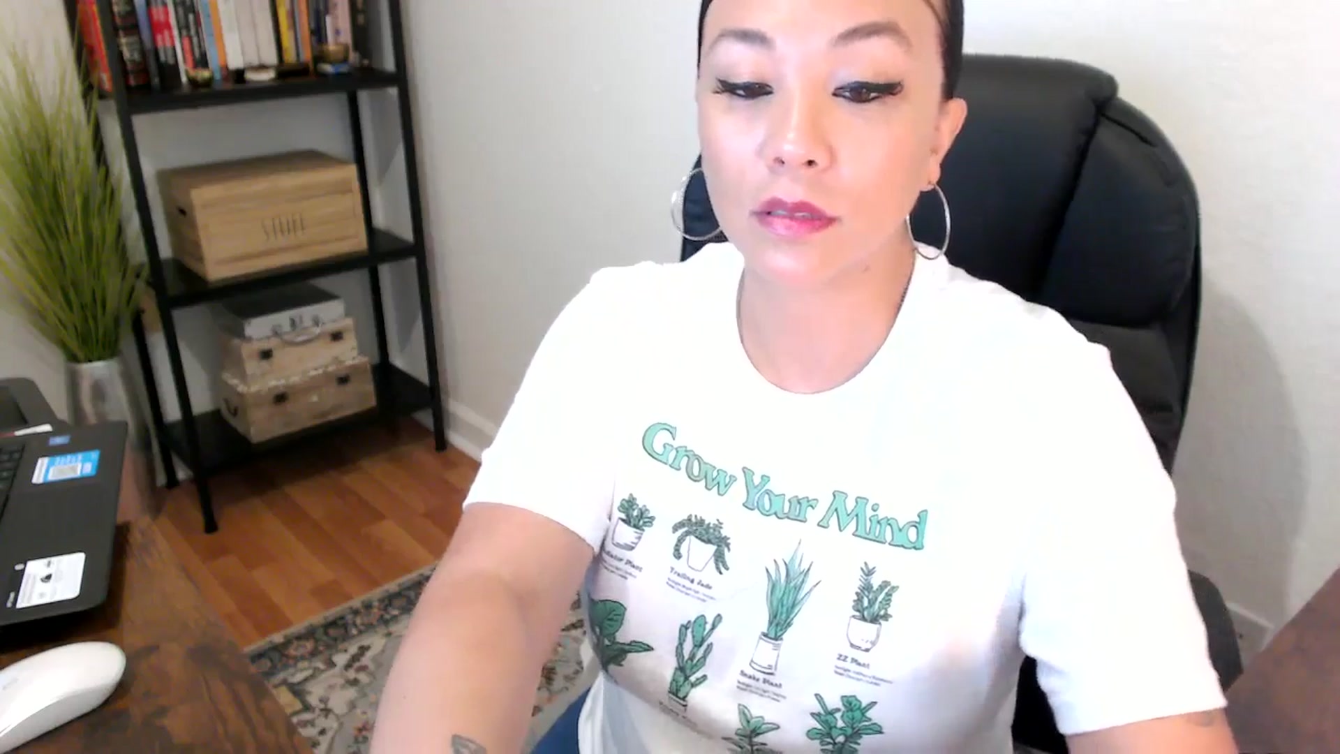 Gallery image thumbnail from MickaylaMoon's myfreecams stream on, 08/07/2024, 17:08 image 17 of 20