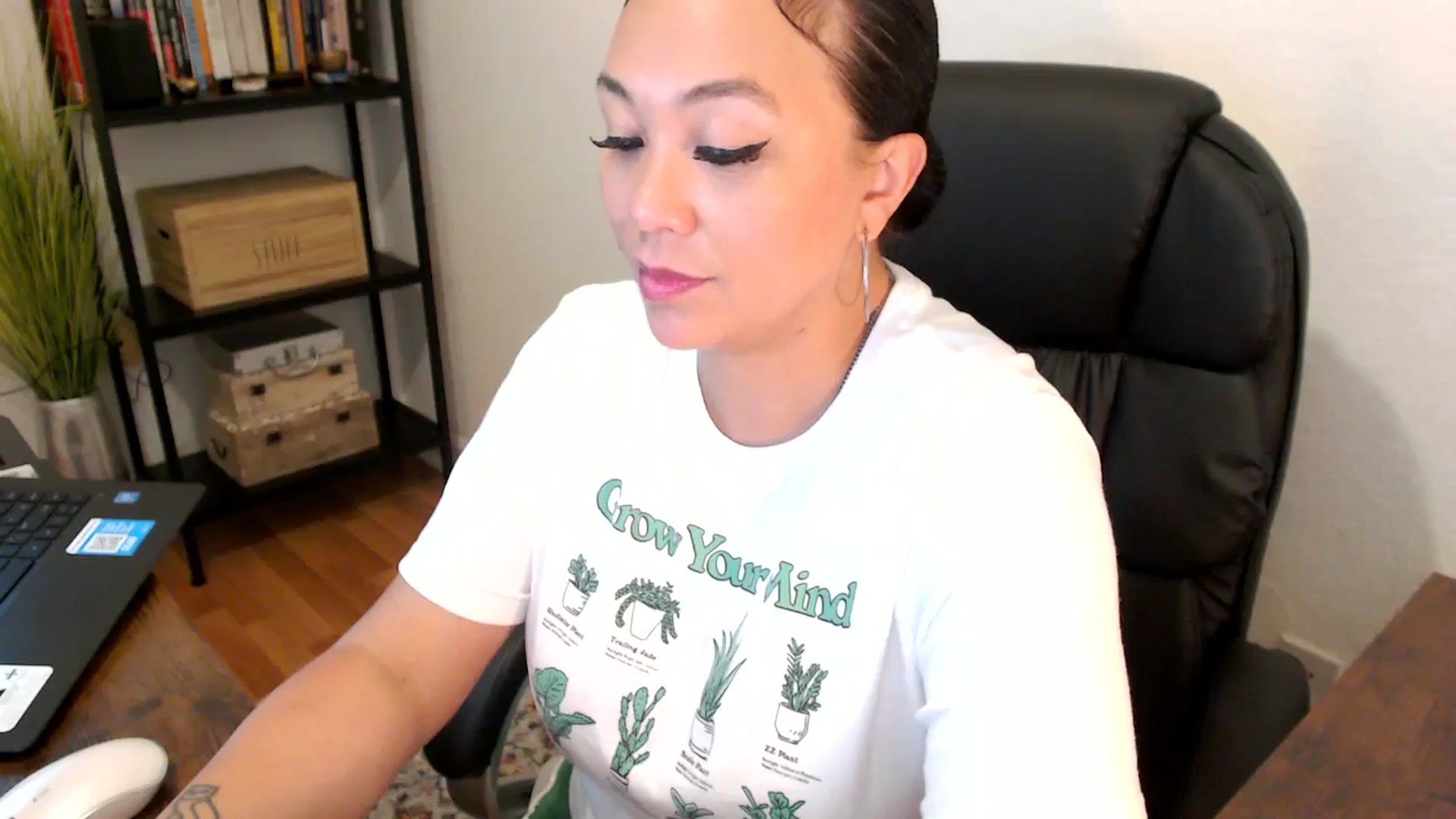 Gallery image thumbnail from MickaylaMoon's myfreecams stream on, 08/07/2024, 19:58 image 3 of 20