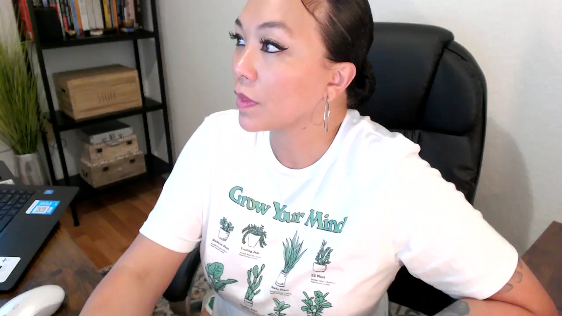 Gallery image thumbnail from MickaylaMoon's myfreecams stream on, 08/07/2024, 19:58 image 18 of 20