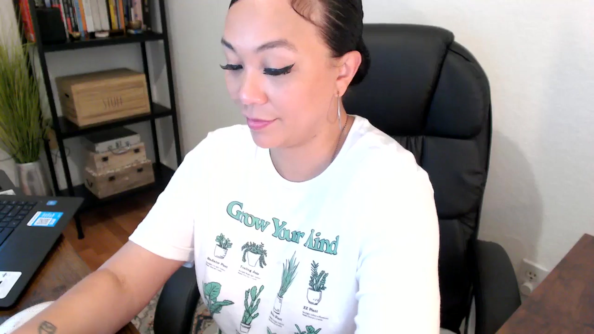 Gallery image thumbnail from MickaylaMoon's myfreecams stream on, 08/07/2024, 19:58 image 14 of 20