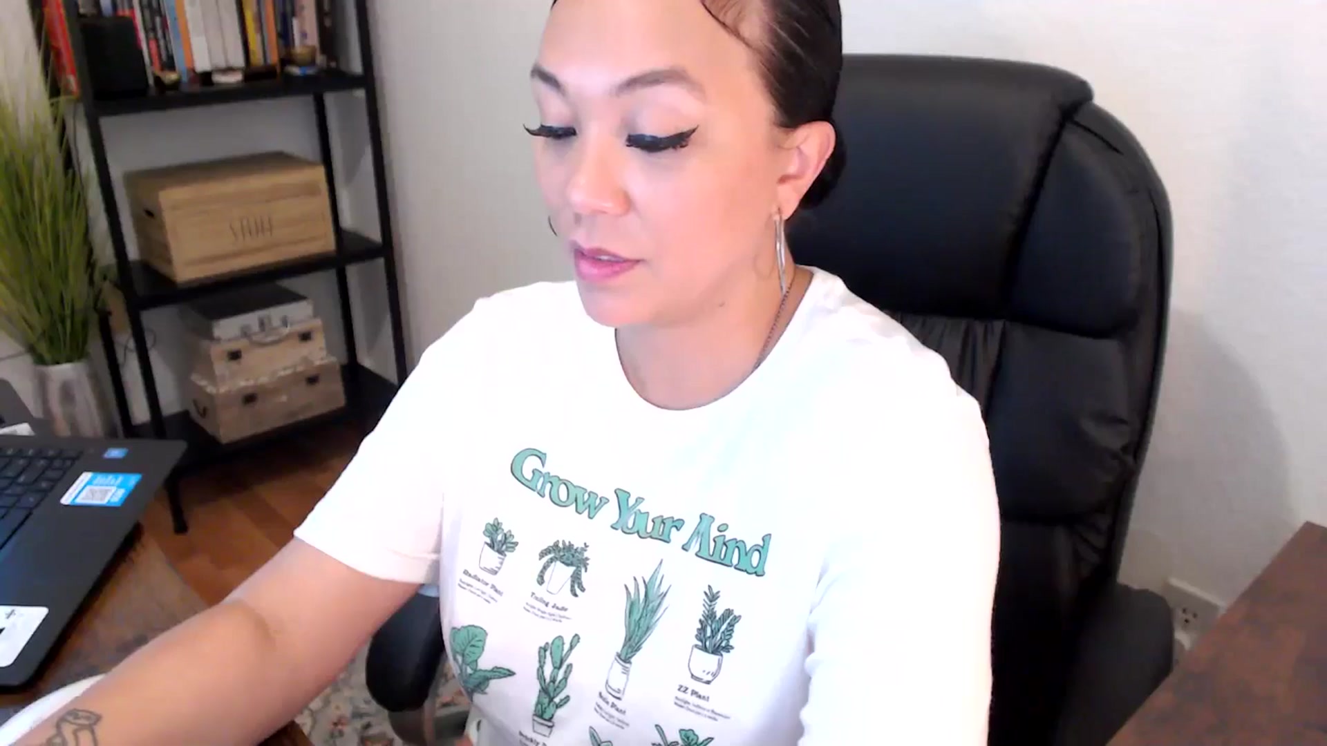 Gallery image thumbnail from MickaylaMoon's myfreecams stream on, 08/07/2024, 19:58 image 13 of 20