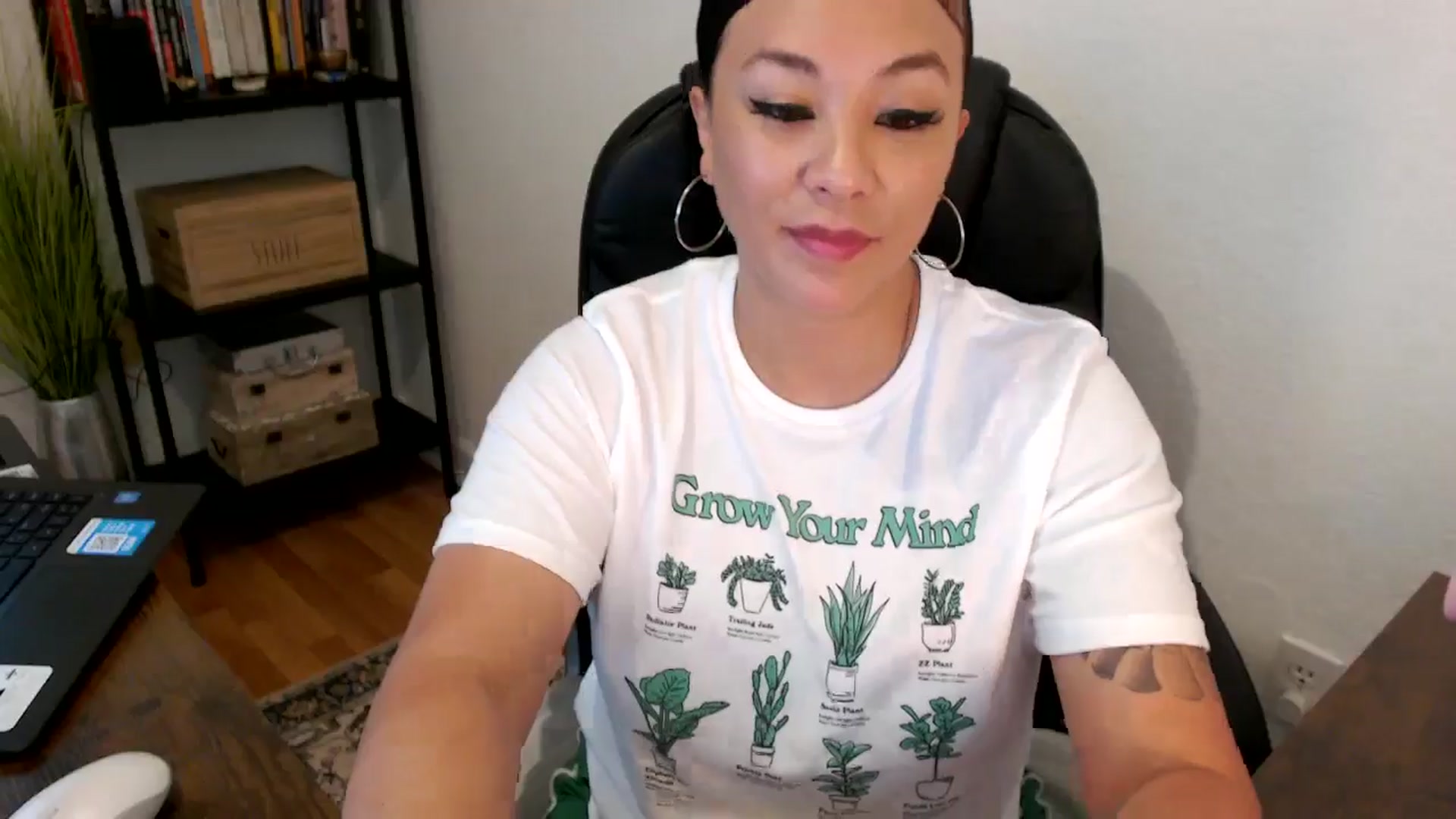 Gallery image thumbnail from MickaylaMoon's myfreecams stream on, 08/07/2024, 20:54 image 6 of 20