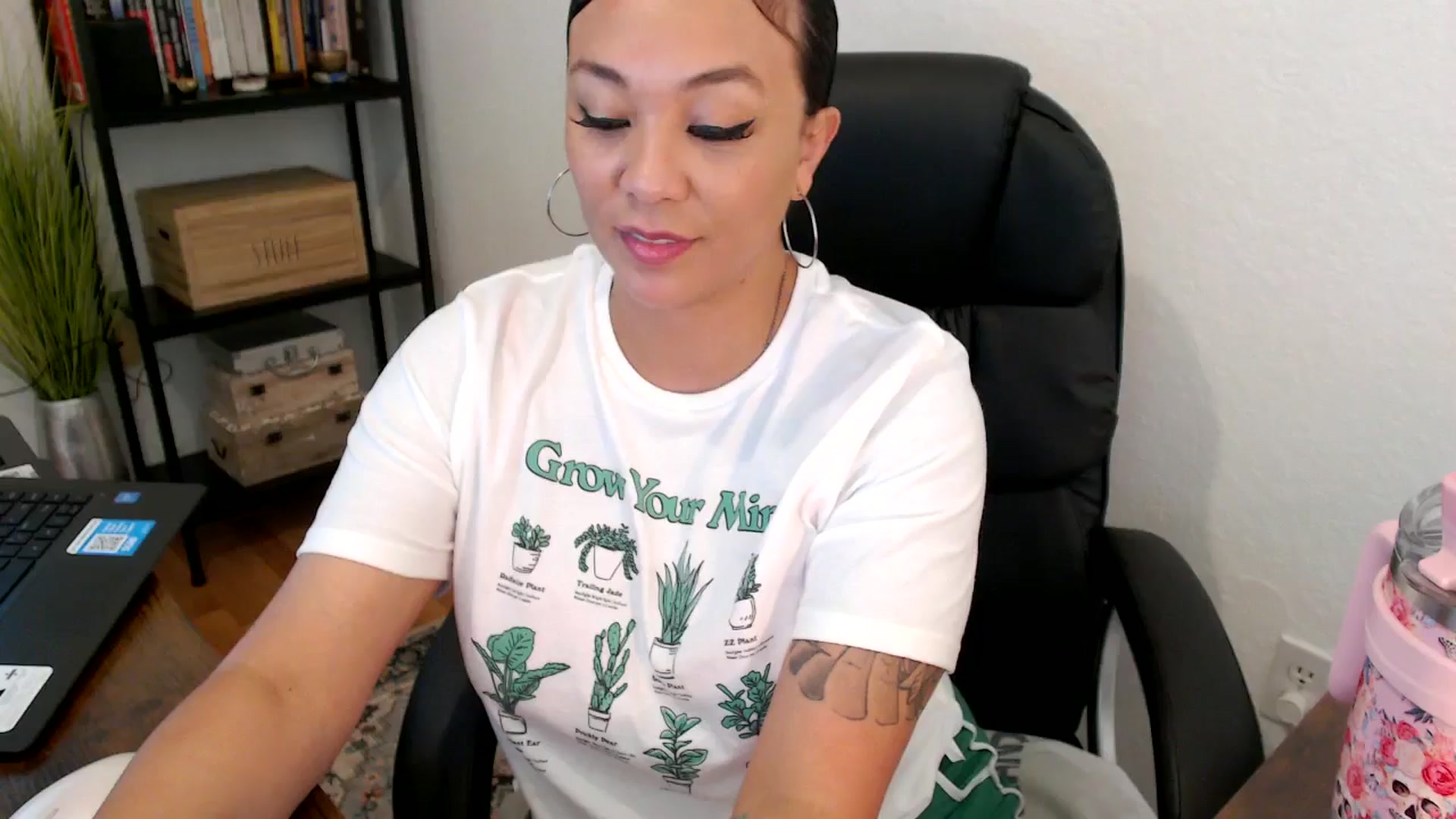 Gallery image thumbnail from MickaylaMoon's myfreecams stream on, 08/07/2024, 20:54 image 1 of 20