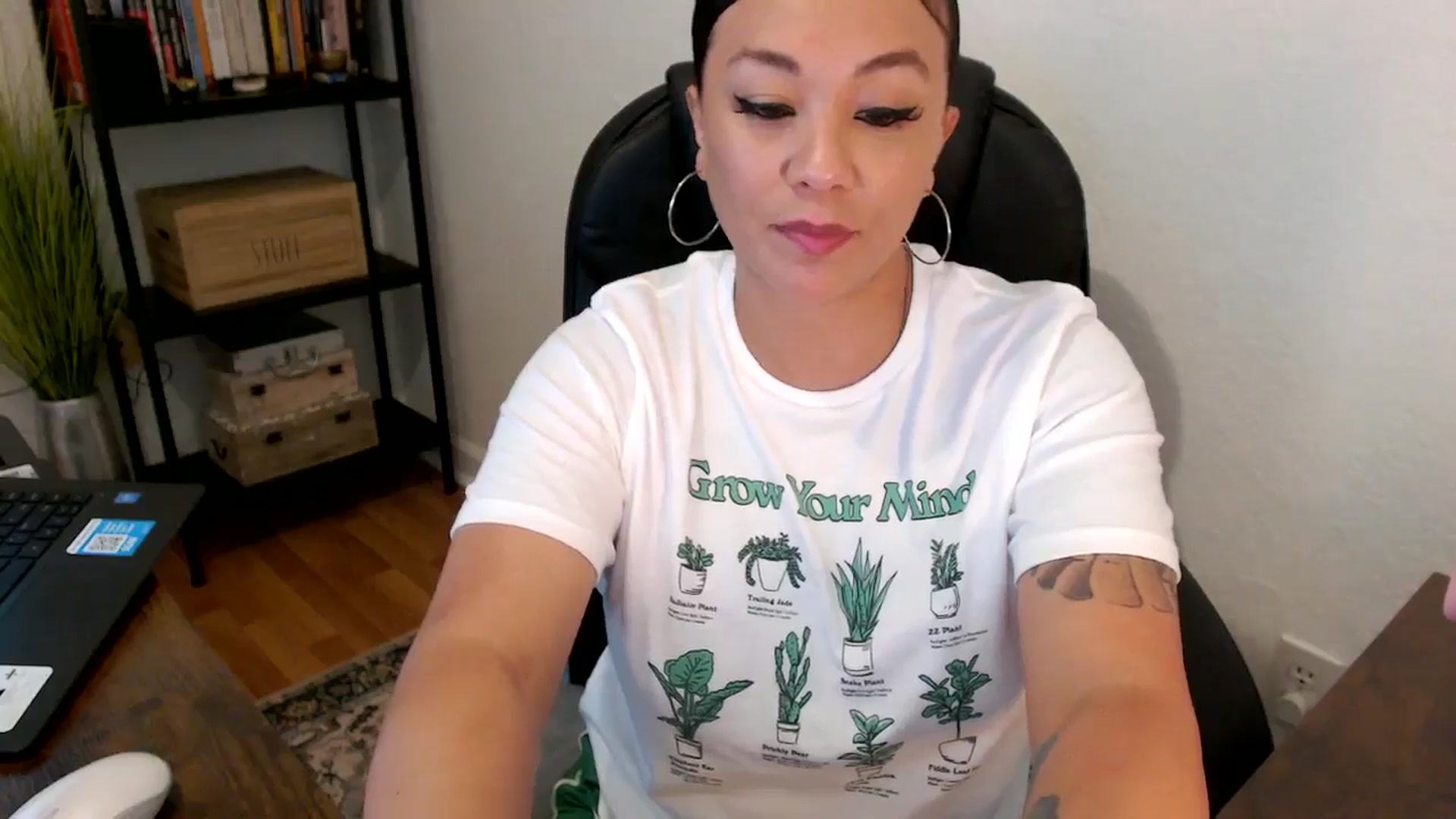 Gallery image thumbnail from MickaylaMoon's myfreecams stream on, 08/07/2024, 20:54 image 5 of 20