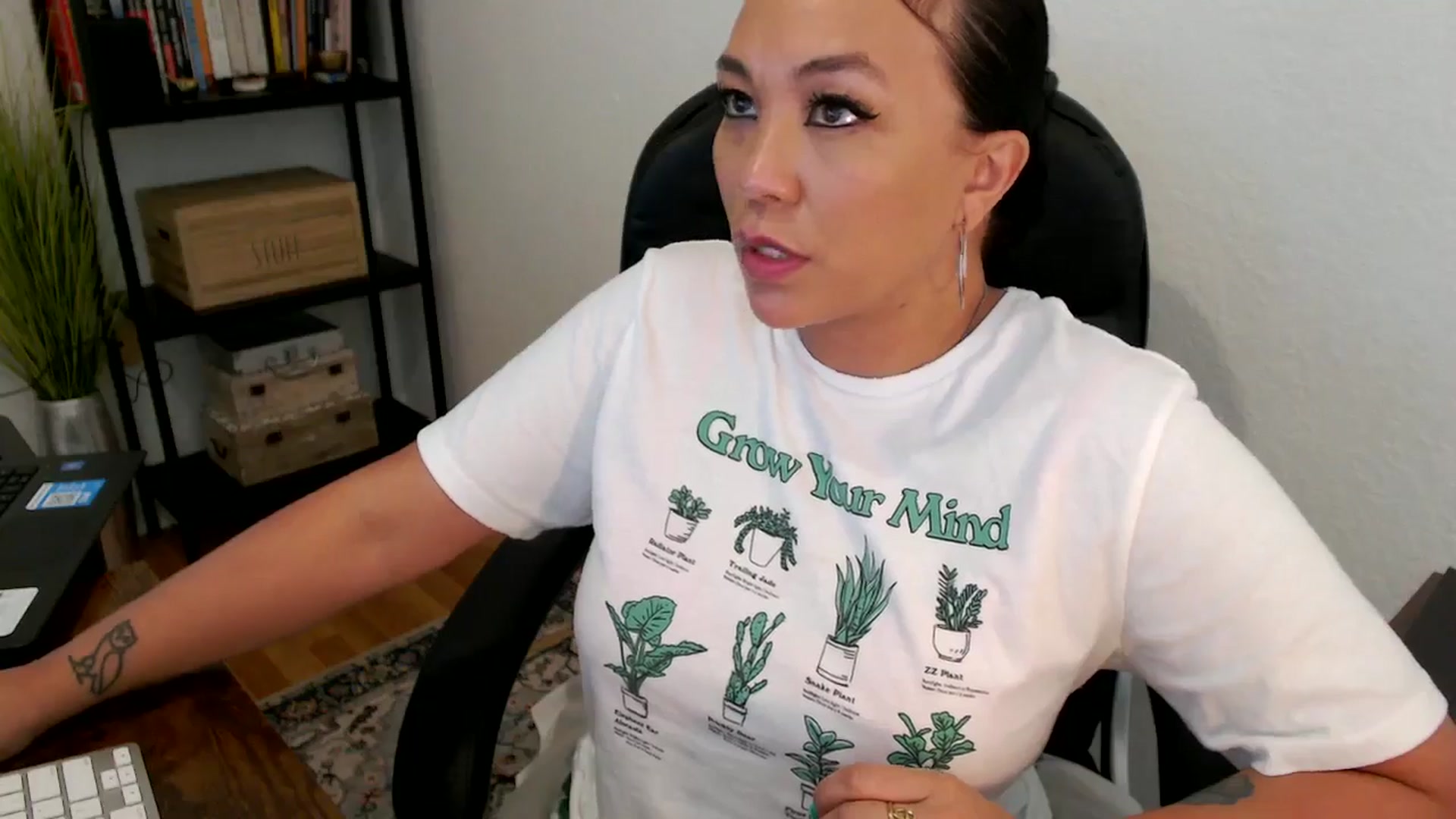 Gallery image thumbnail from MickaylaMoon's myfreecams stream on, 08/07/2024, 22:03 image 10 of 20