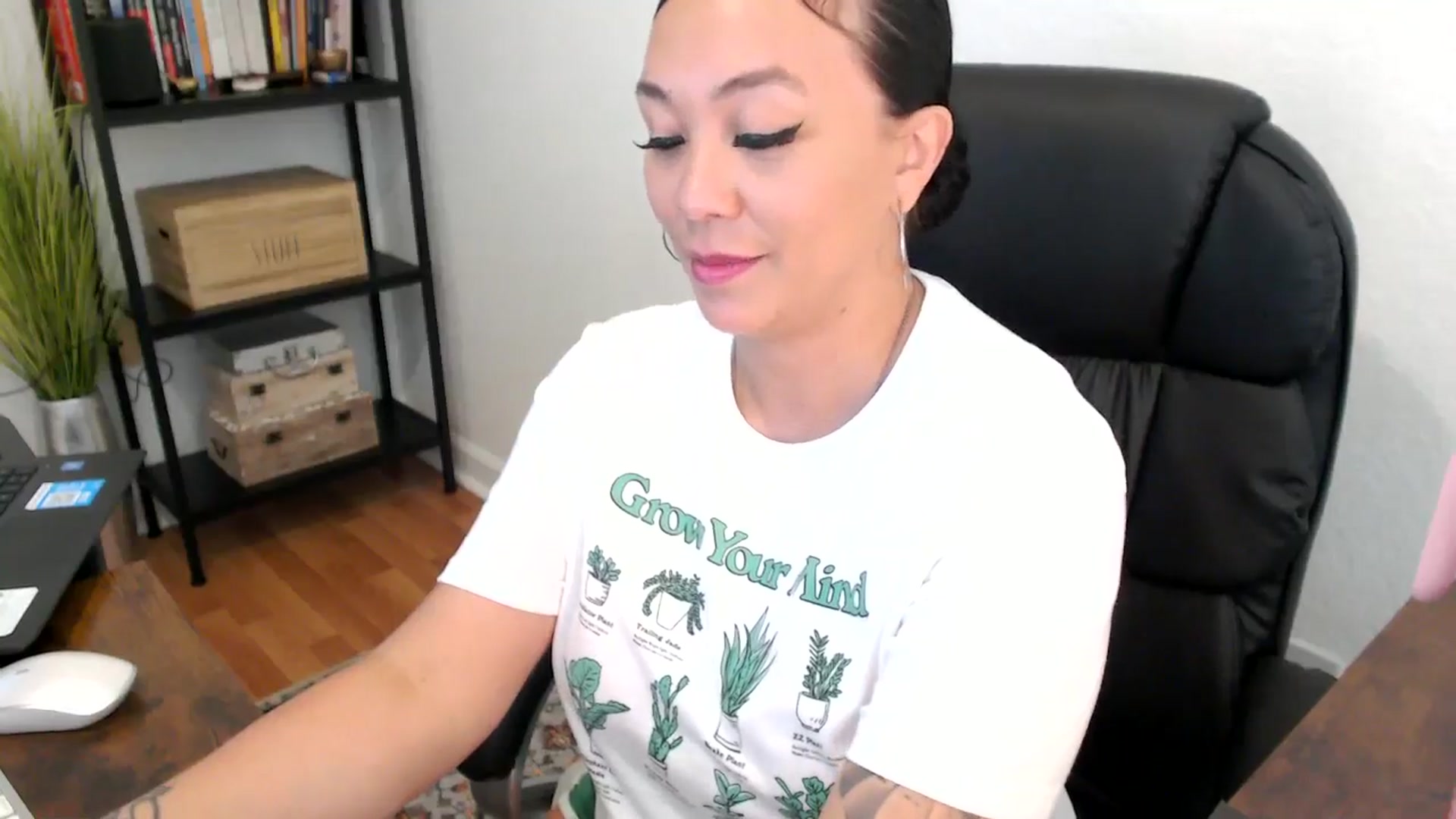 Gallery image thumbnail from MickaylaMoon's myfreecams stream on, 08/07/2024, 22:03 image 2 of 20