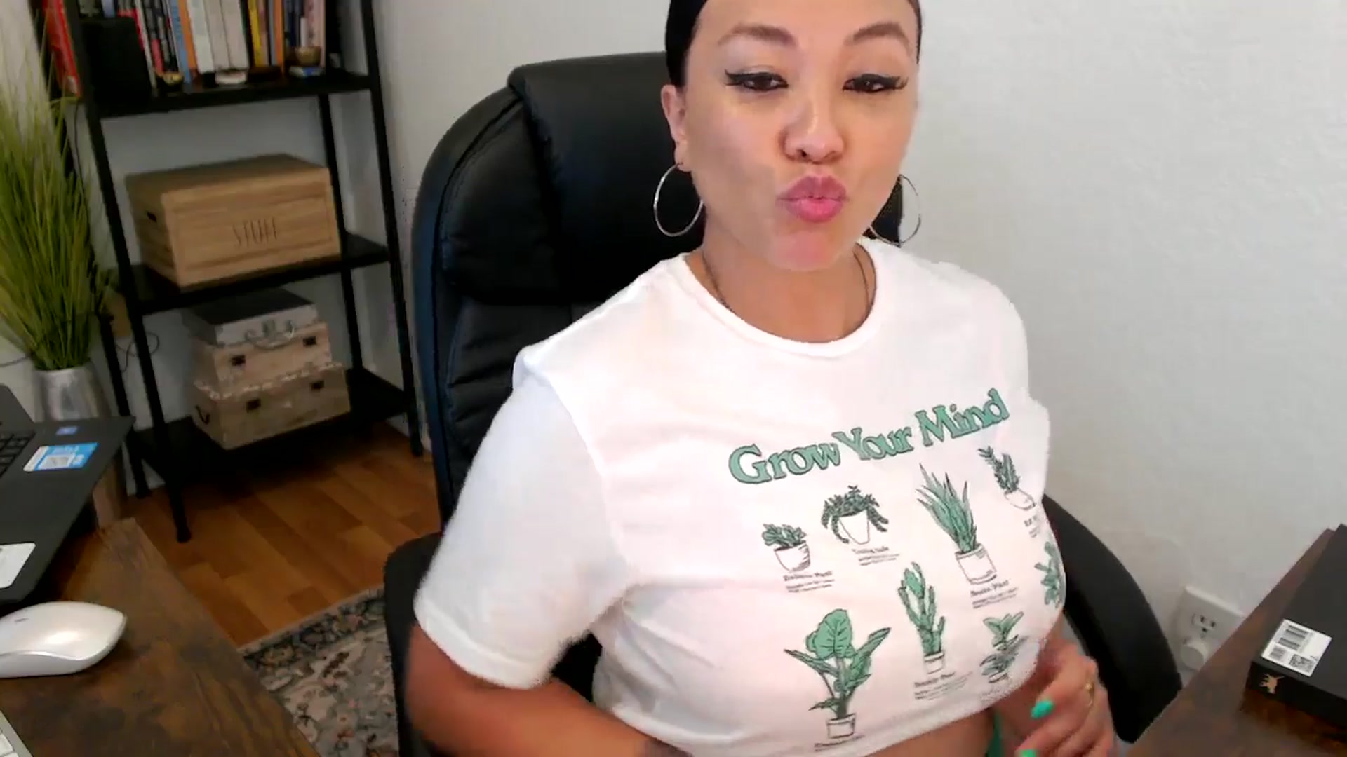 Gallery image thumbnail from MickaylaMoon's myfreecams stream on, 08/07/2024, 22:03 image 8 of 20