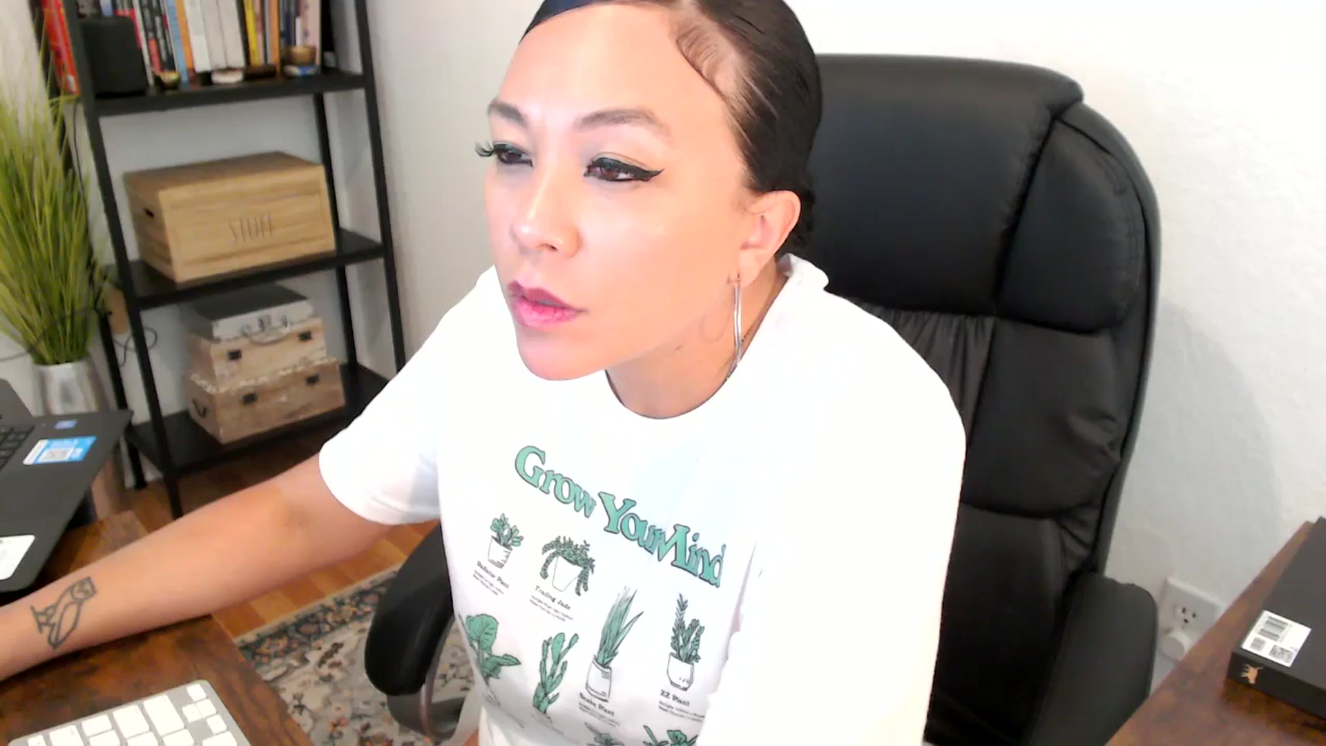 Gallery image thumbnail from MickaylaMoon's myfreecams stream on, 08/07/2024, 22:03 image 15 of 20