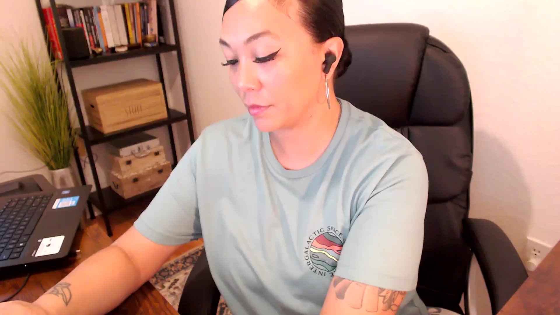 Gallery image thumbnail from MickaylaMoon's myfreecams stream on, 08/08/2024, 14:10 image 2 of 20