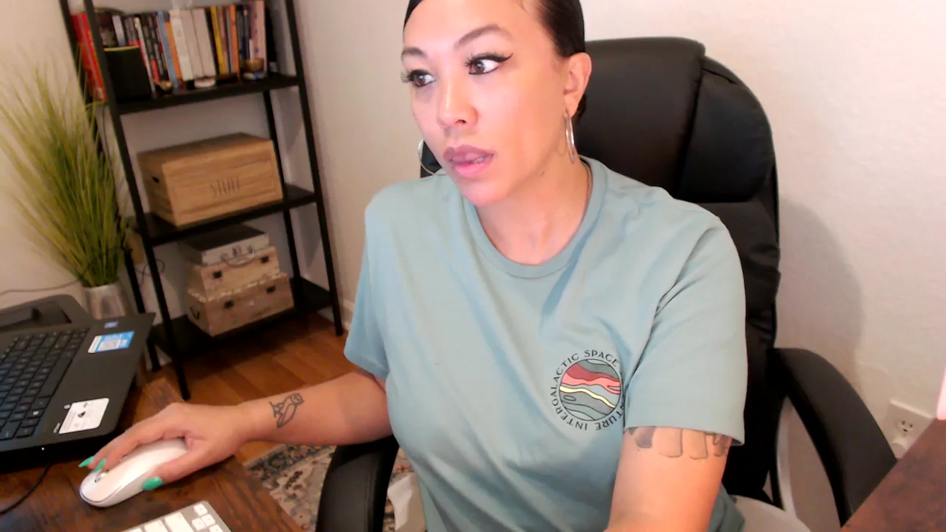 Gallery image thumbnail from MickaylaMoon's myfreecams stream on, 08/08/2024, 15:03 image 16 of 20