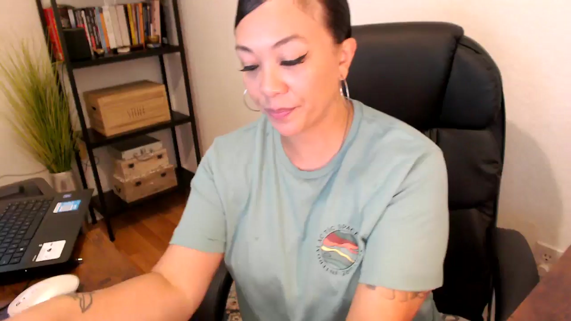 Gallery image thumbnail from MickaylaMoon's myfreecams stream on, 08/08/2024, 15:03 image 14 of 20