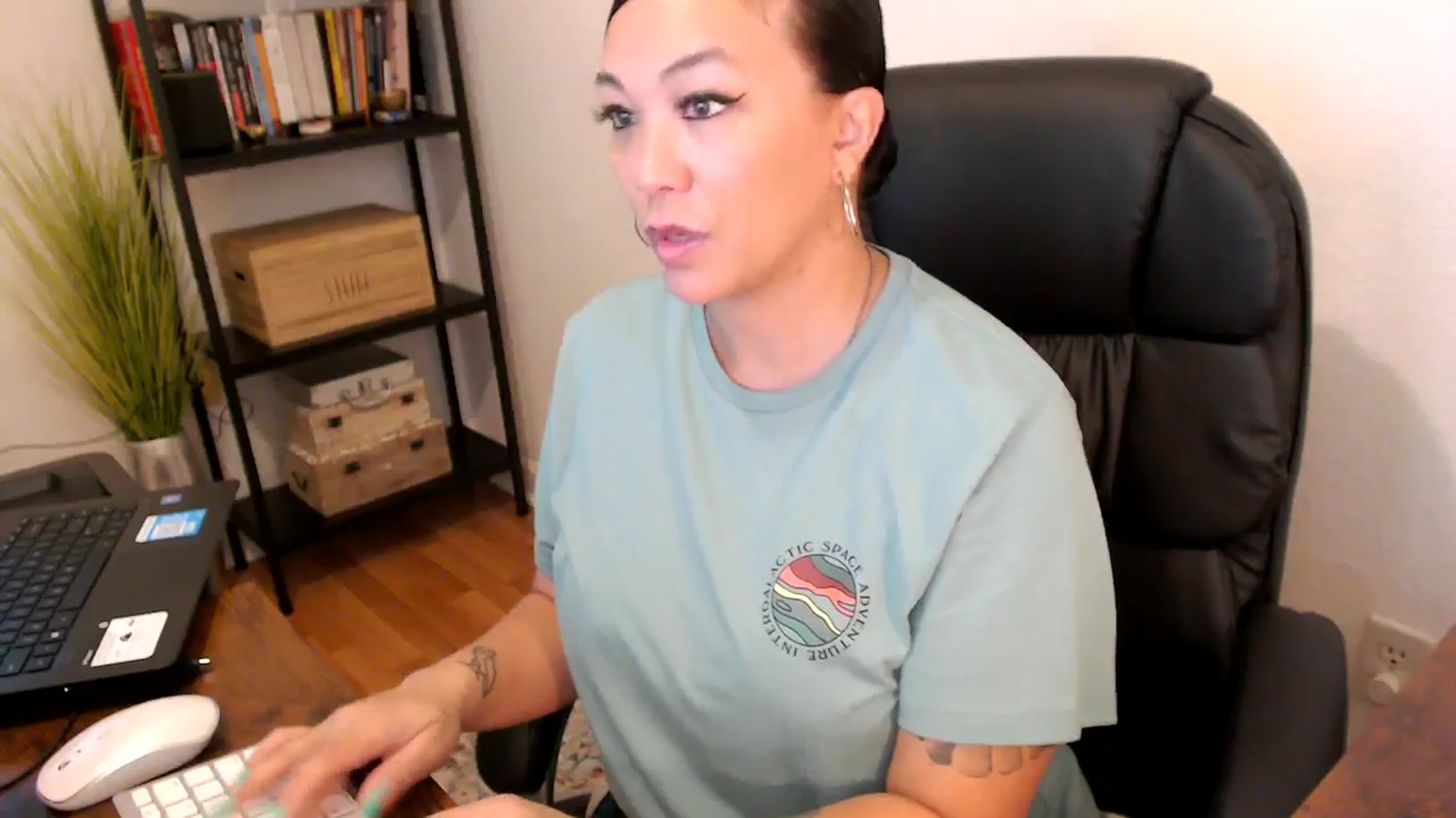 Gallery image thumbnail from MickaylaMoon's myfreecams stream on, 08/08/2024, 15:03 image 4 of 20