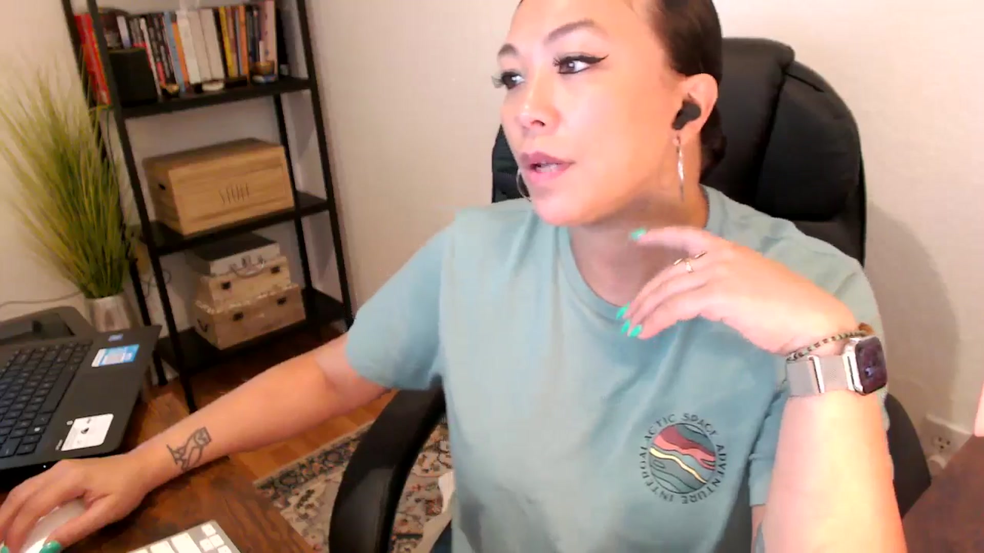 Gallery image thumbnail from MickaylaMoon's myfreecams stream on, 08/08/2024, 15:03 image 20 of 20