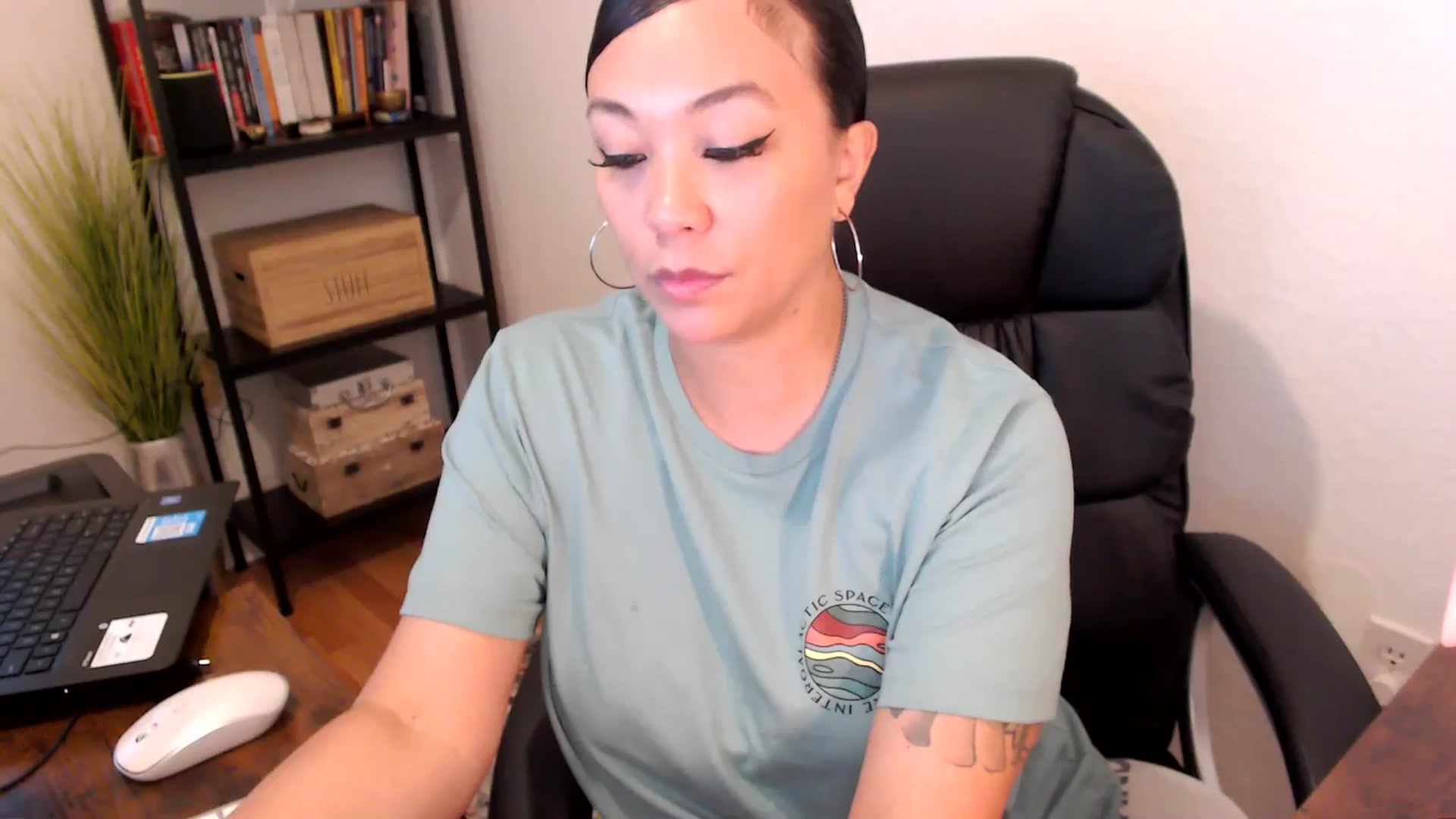 Gallery image thumbnail from MickaylaMoon's myfreecams stream on, 08/08/2024, 15:03 image 15 of 20