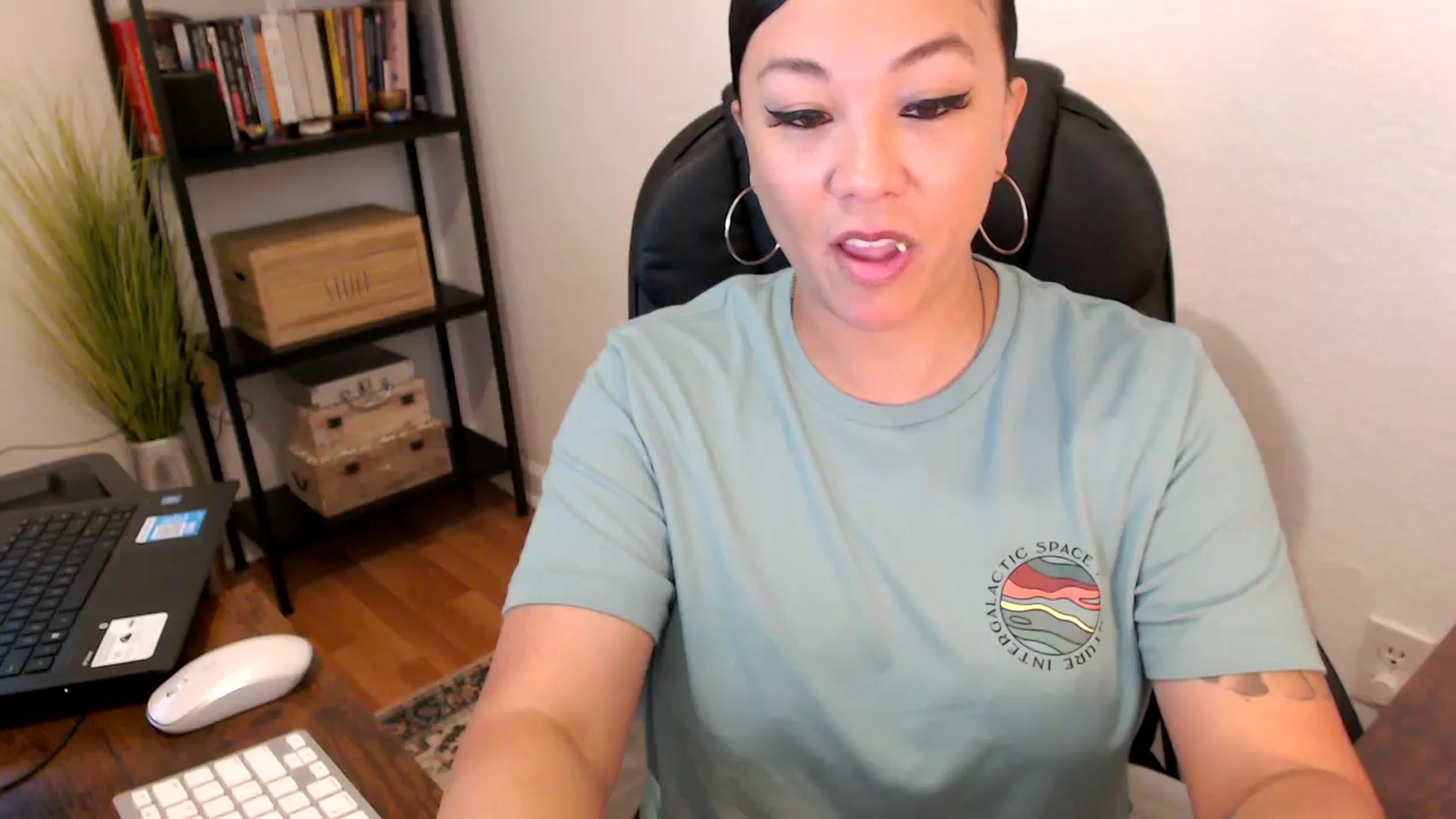 Gallery image thumbnail from MickaylaMoon's myfreecams stream on, 08/08/2024, 15:03 image 1 of 20