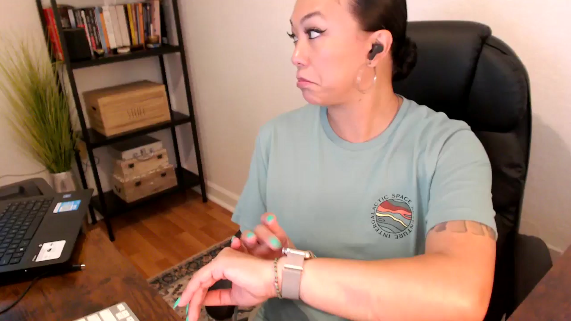 Gallery image thumbnail from MickaylaMoon's myfreecams stream on, 08/08/2024, 15:41 image 1 of 20