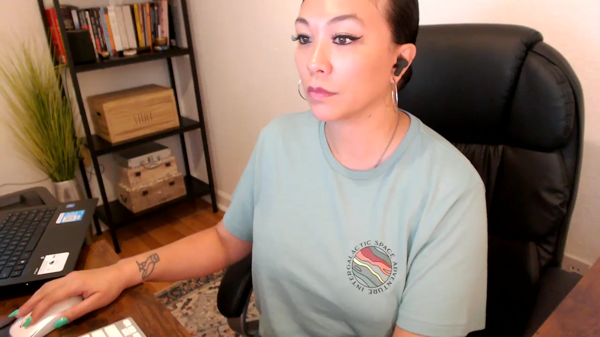Gallery image thumbnail from MickaylaMoon's myfreecams stream on, 08/08/2024, 15:41 image 16 of 20