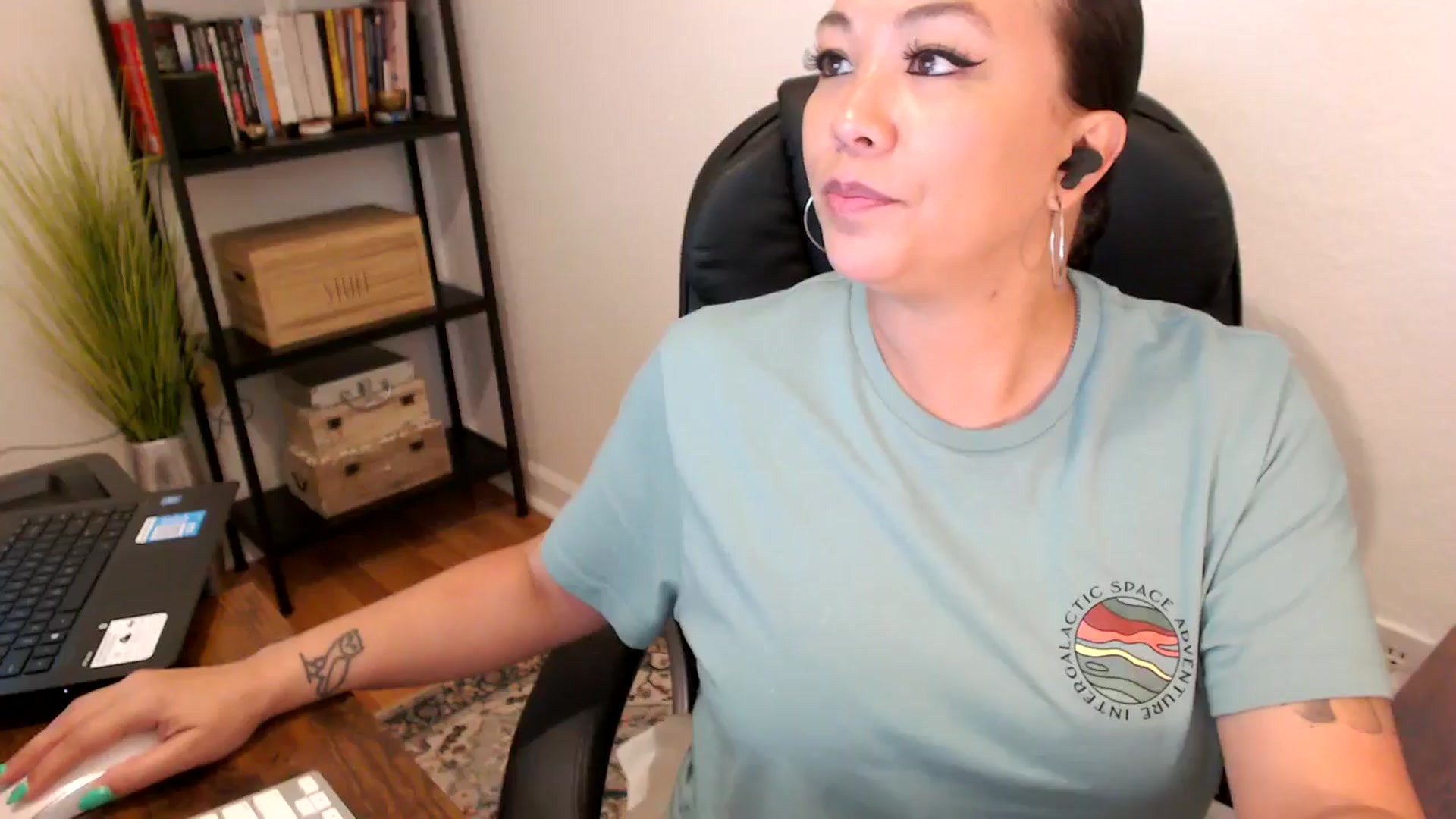 Gallery image thumbnail from MickaylaMoon's myfreecams stream on, 08/08/2024, 15:41 image 18 of 20