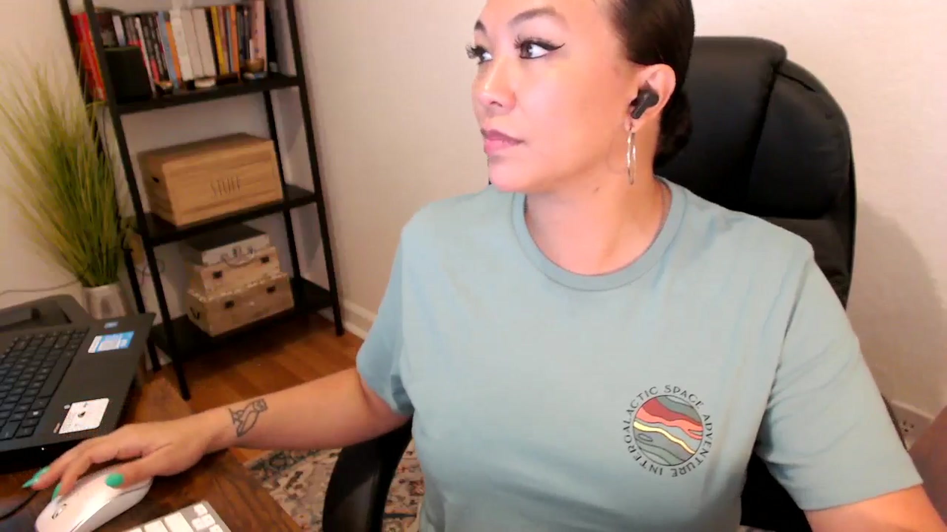 Gallery image thumbnail from MickaylaMoon's myfreecams stream on, 08/08/2024, 15:41 image 15 of 20