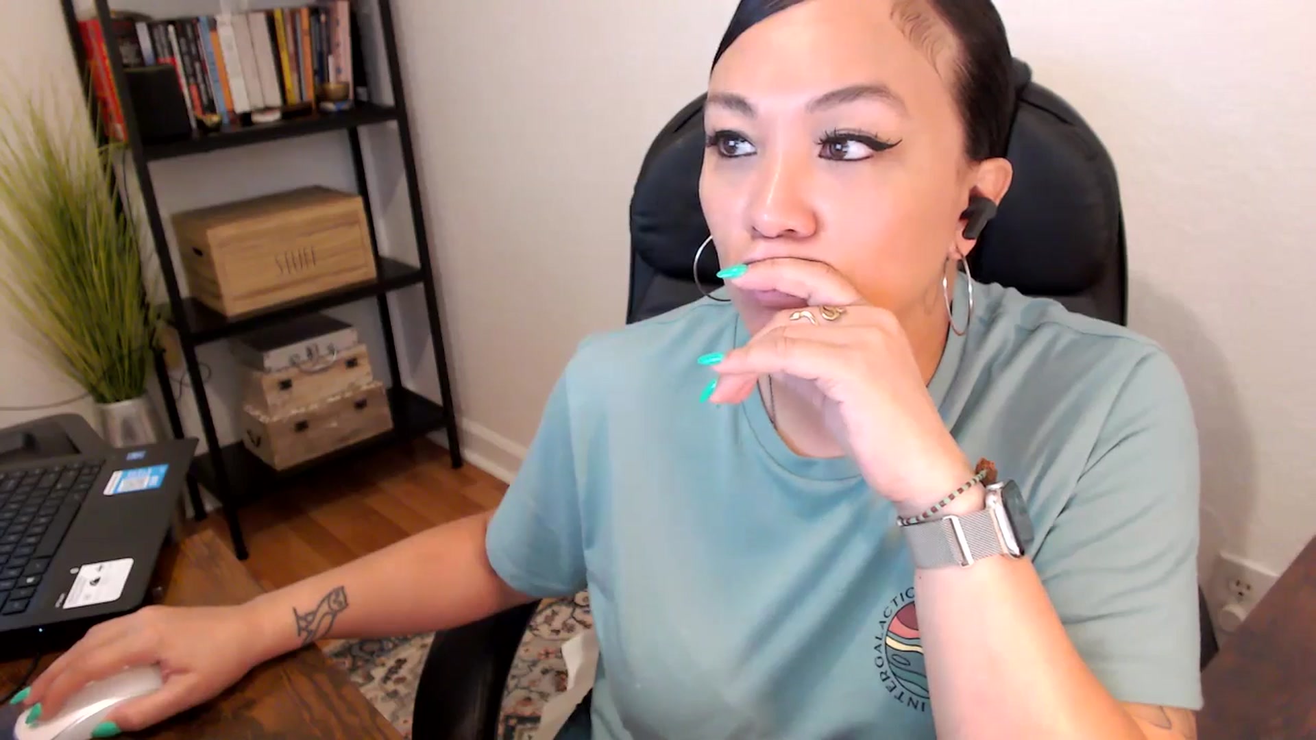 Gallery image thumbnail from MickaylaMoon's myfreecams stream on, 08/08/2024, 16:23 image 17 of 20