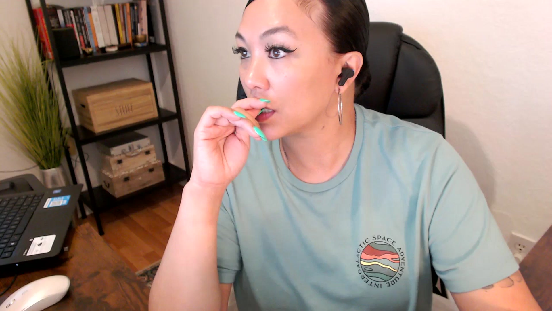 Gallery image thumbnail from MickaylaMoon's myfreecams stream on, 08/08/2024, 16:23 image 20 of 20
